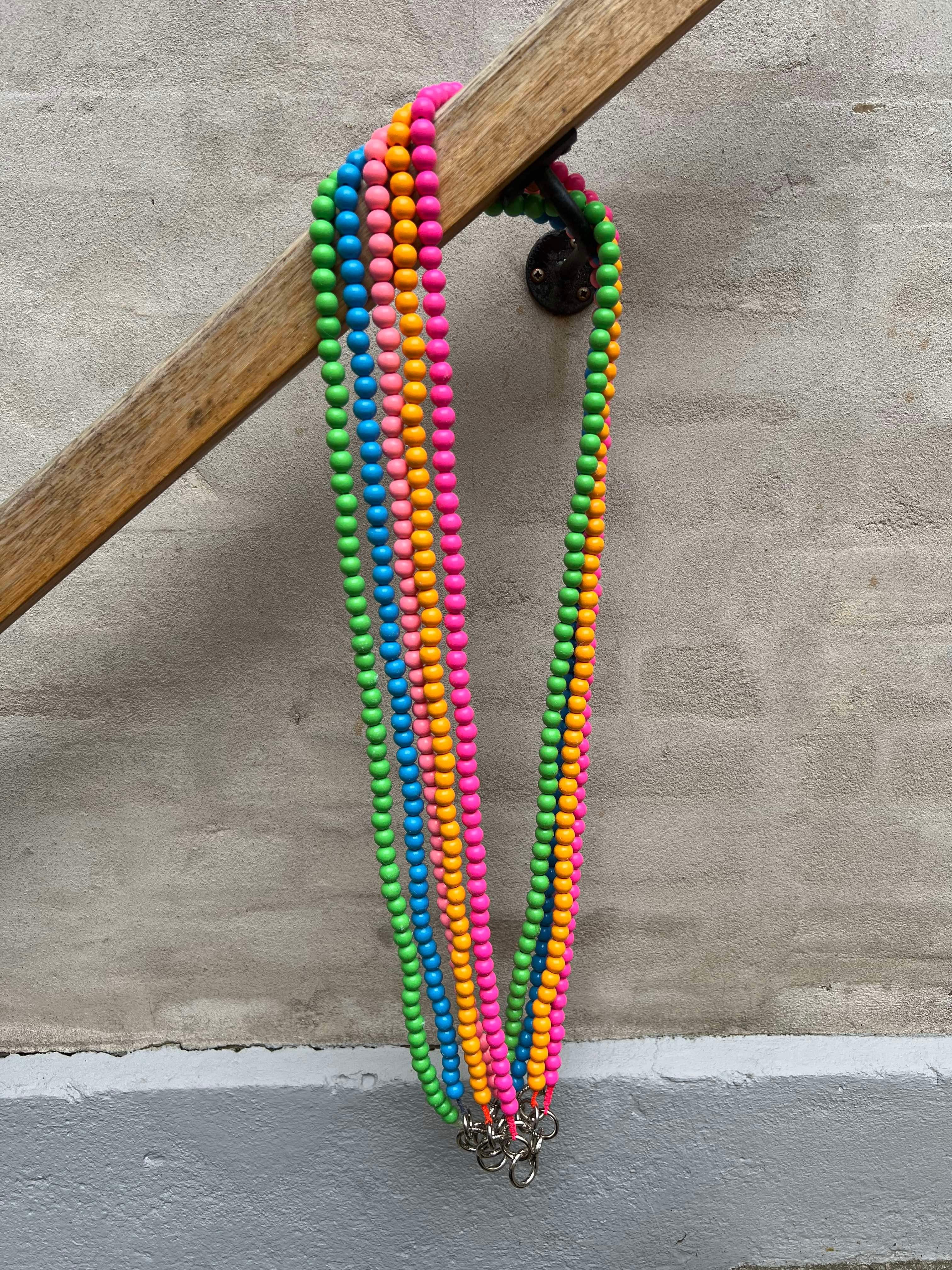 Timber phone chain neon pink