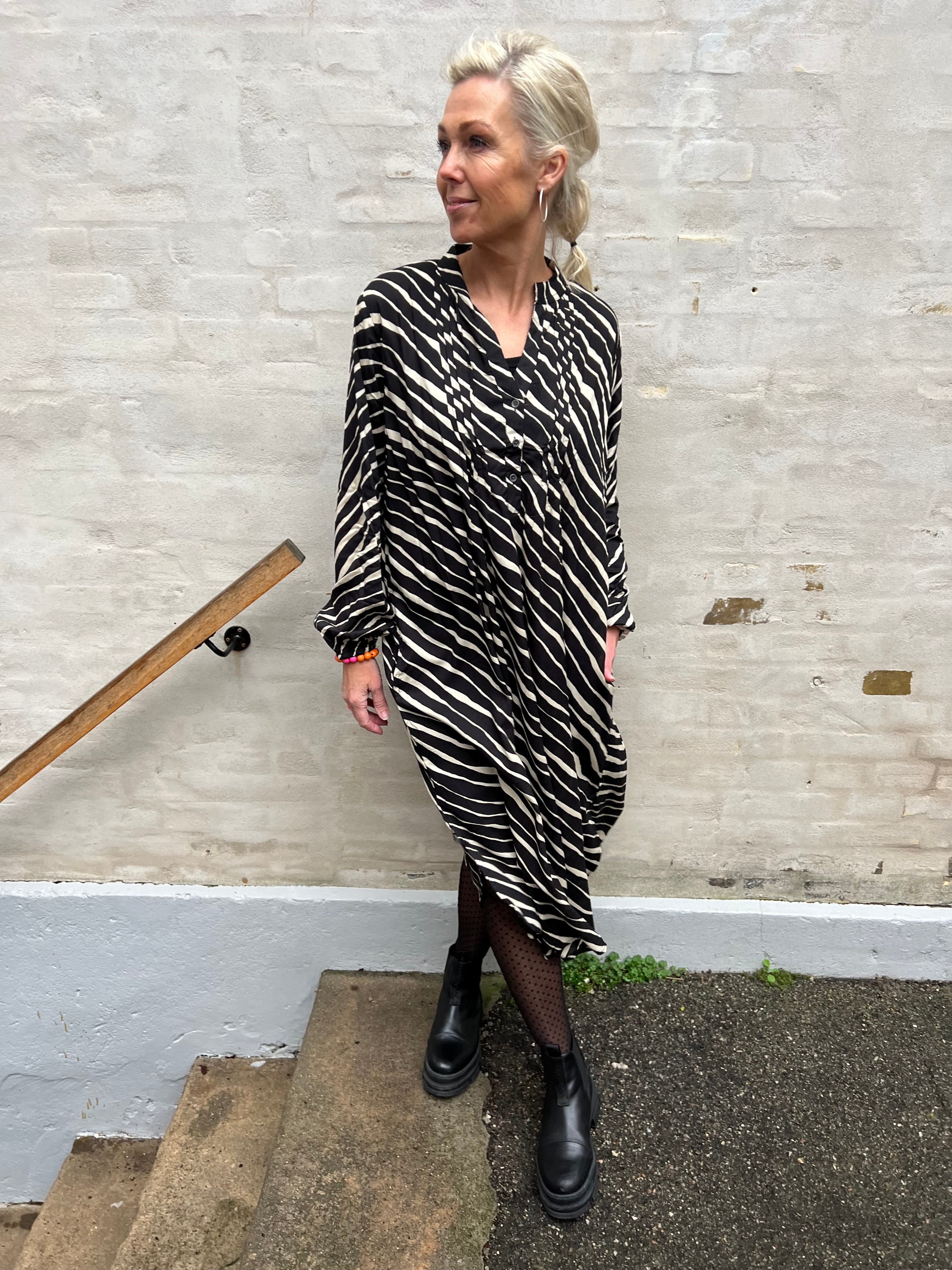 Stella pleat tunic dress black zebra