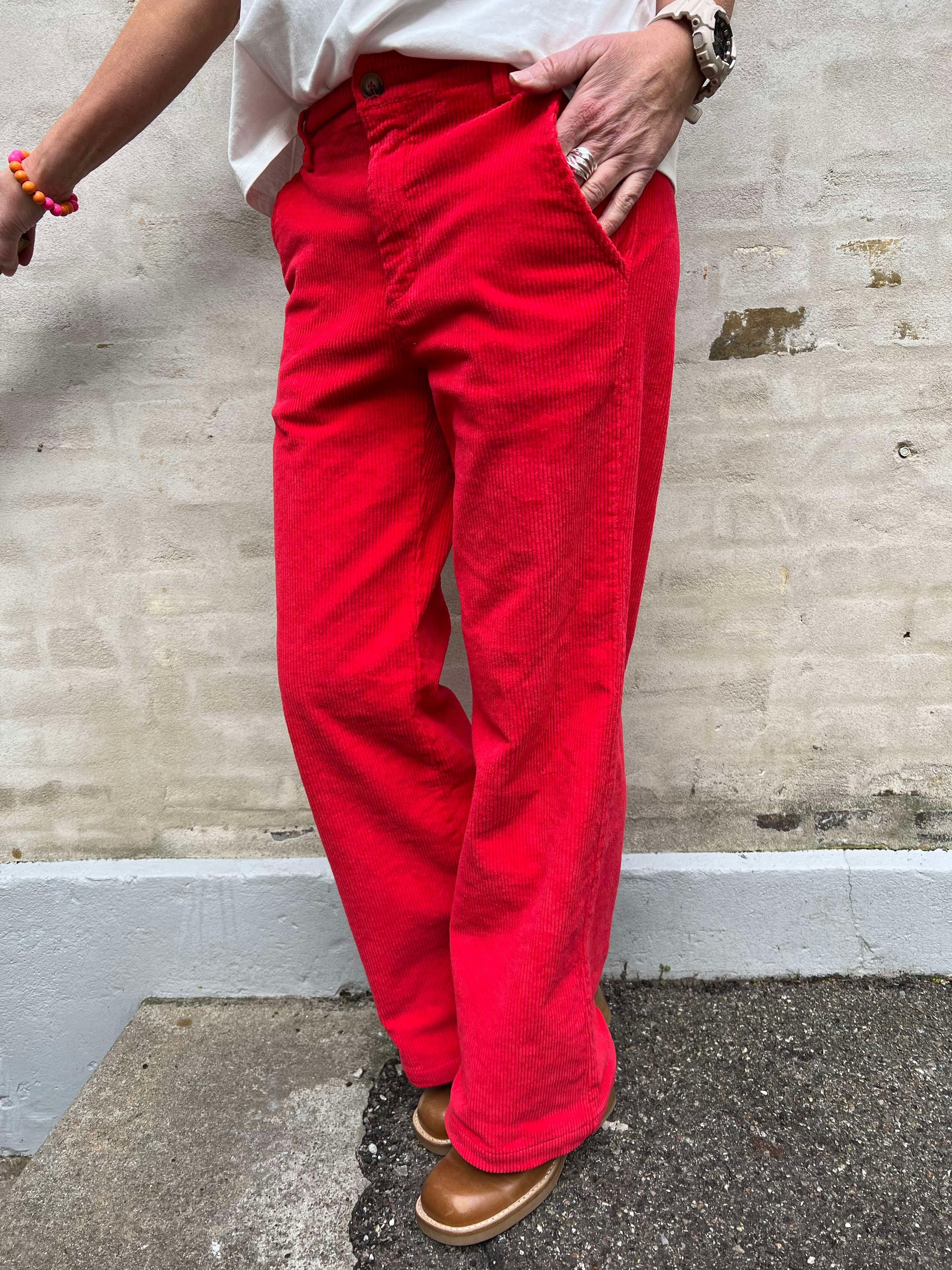 Cora corduroy box pant red