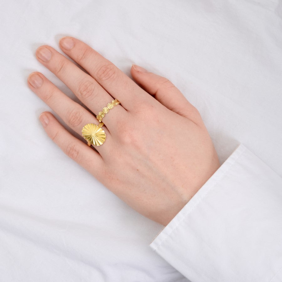 Small sun ring gold