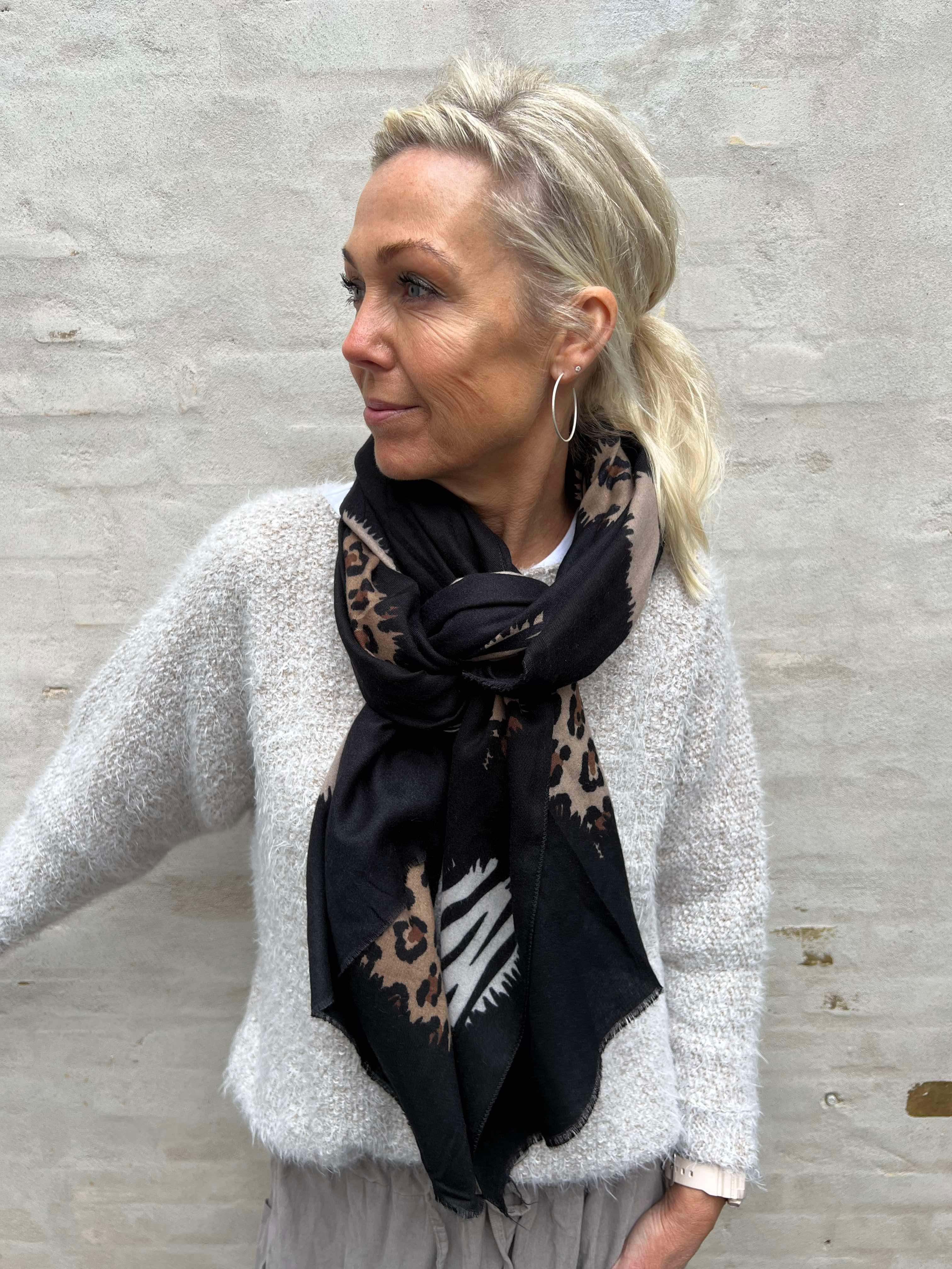 Animal heart scarf