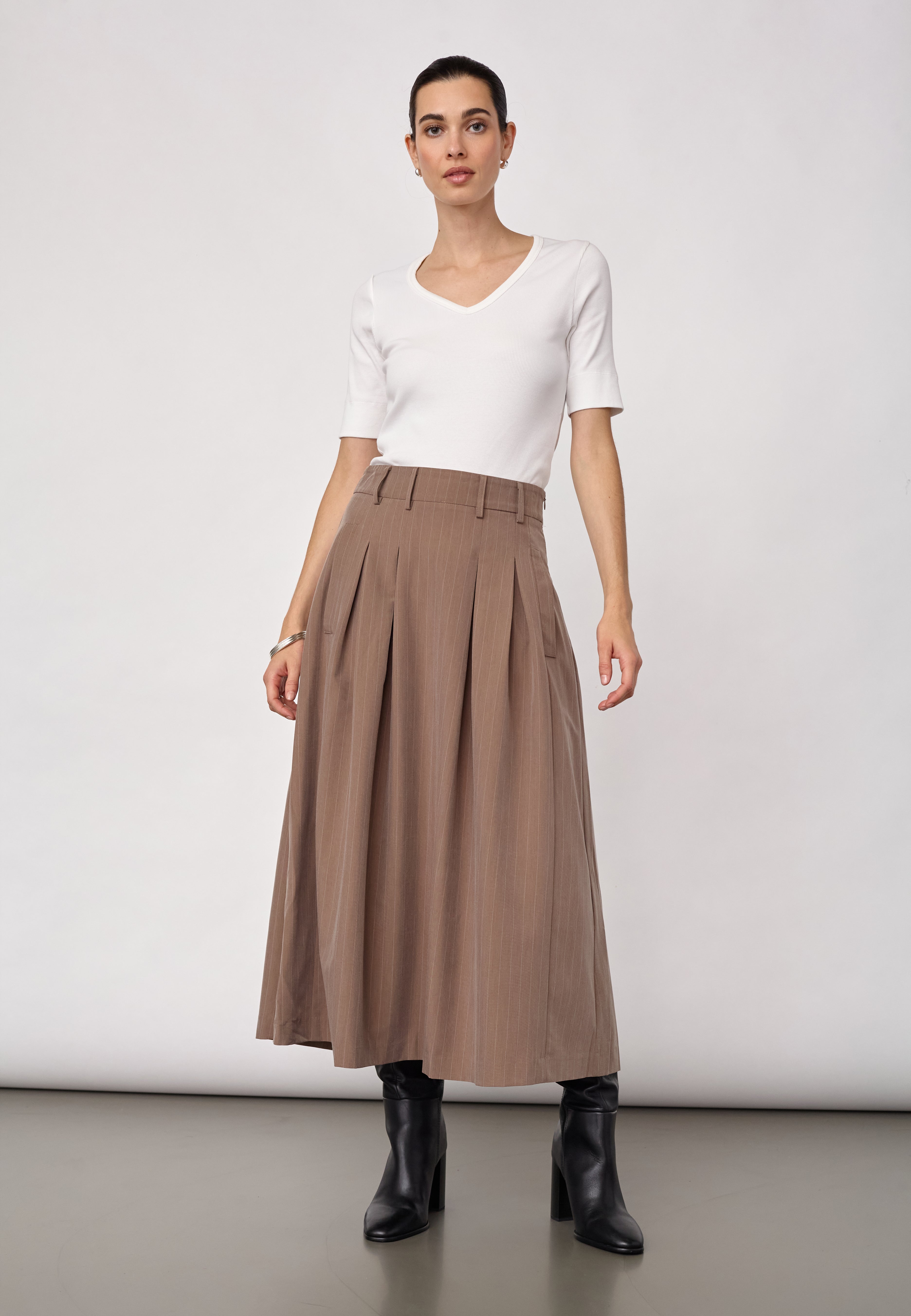 LyviaCC Pleat Pin Skirt - Walnut