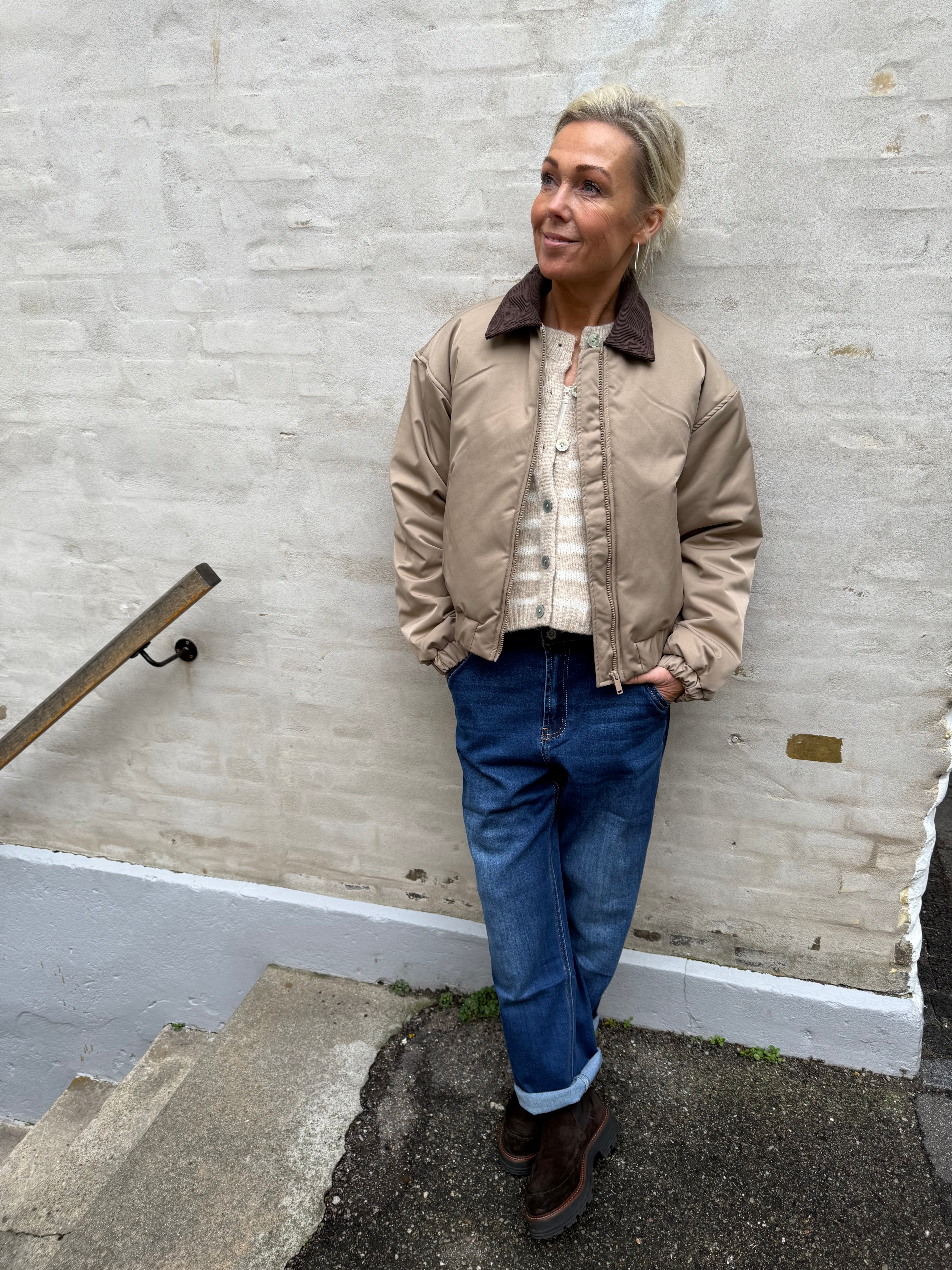 JORMA SHORT PADDED BOMBER JACKET - Greige_Hot fudge