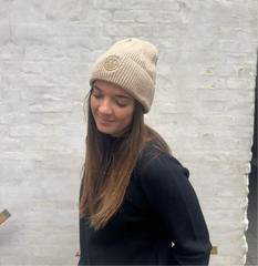 Smiley knitted hat taupe