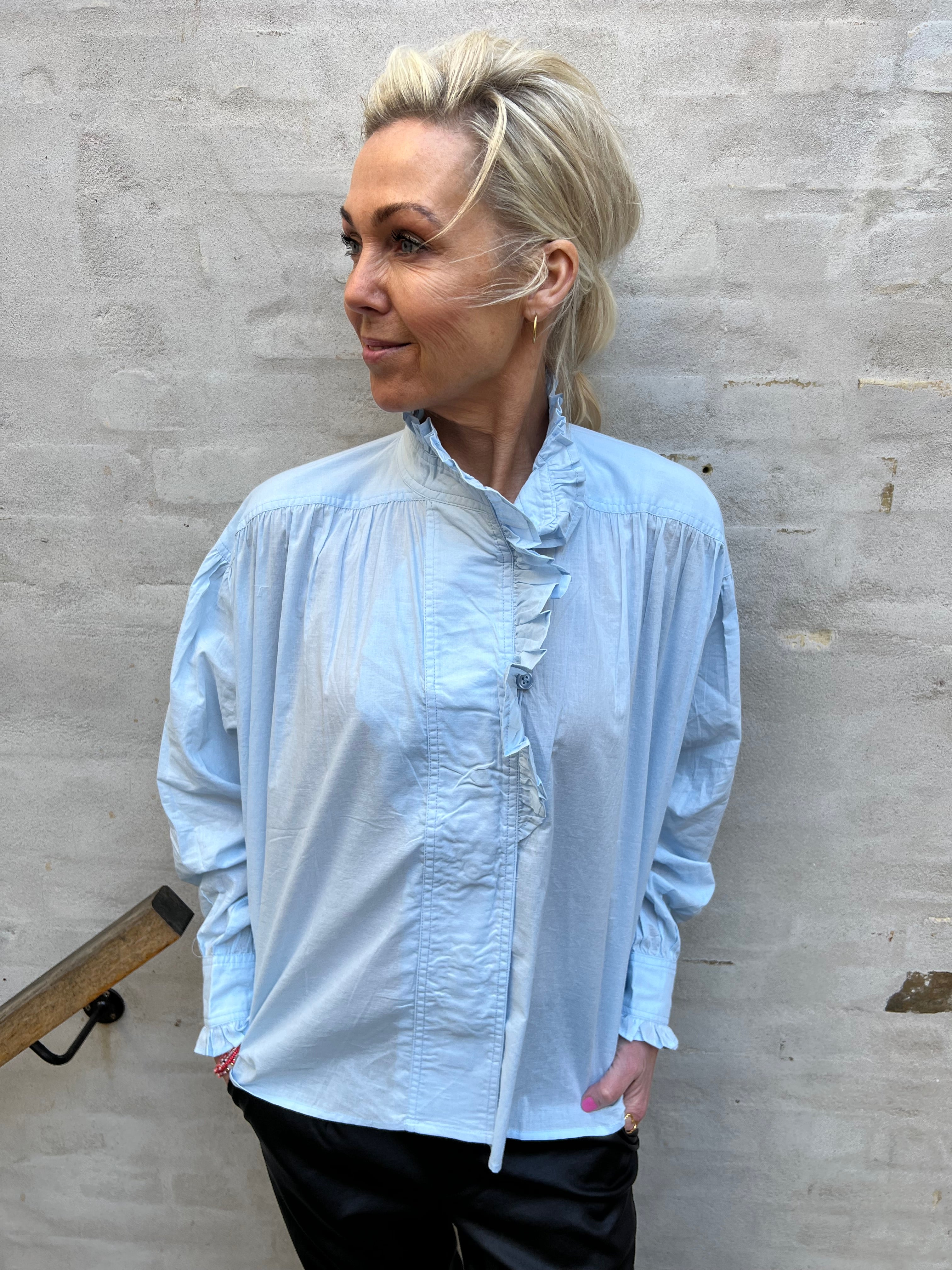 Nelle shirt blue