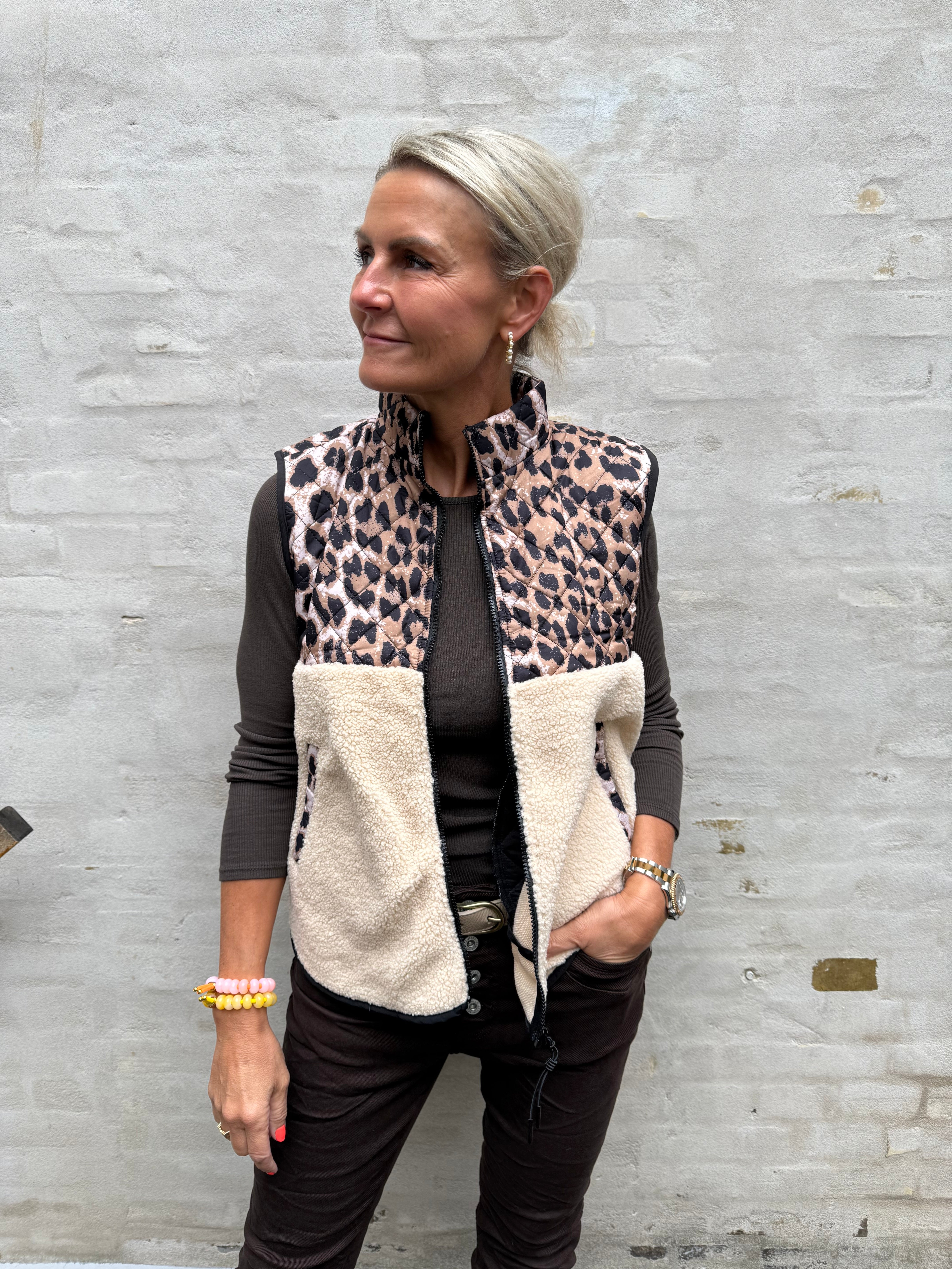 Teddy Leo Vest - Lux Leo Creme Black