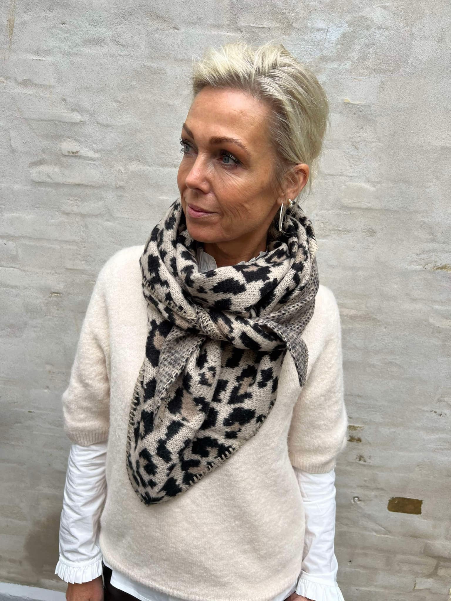 Rabiha triangel lux scarf taupe