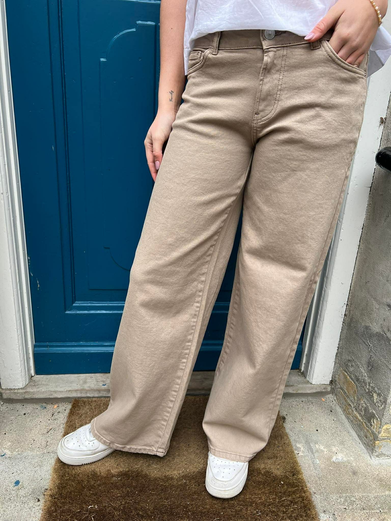 SELMA LW BRED FÄRGADE JEANS - Fransk Vanilj