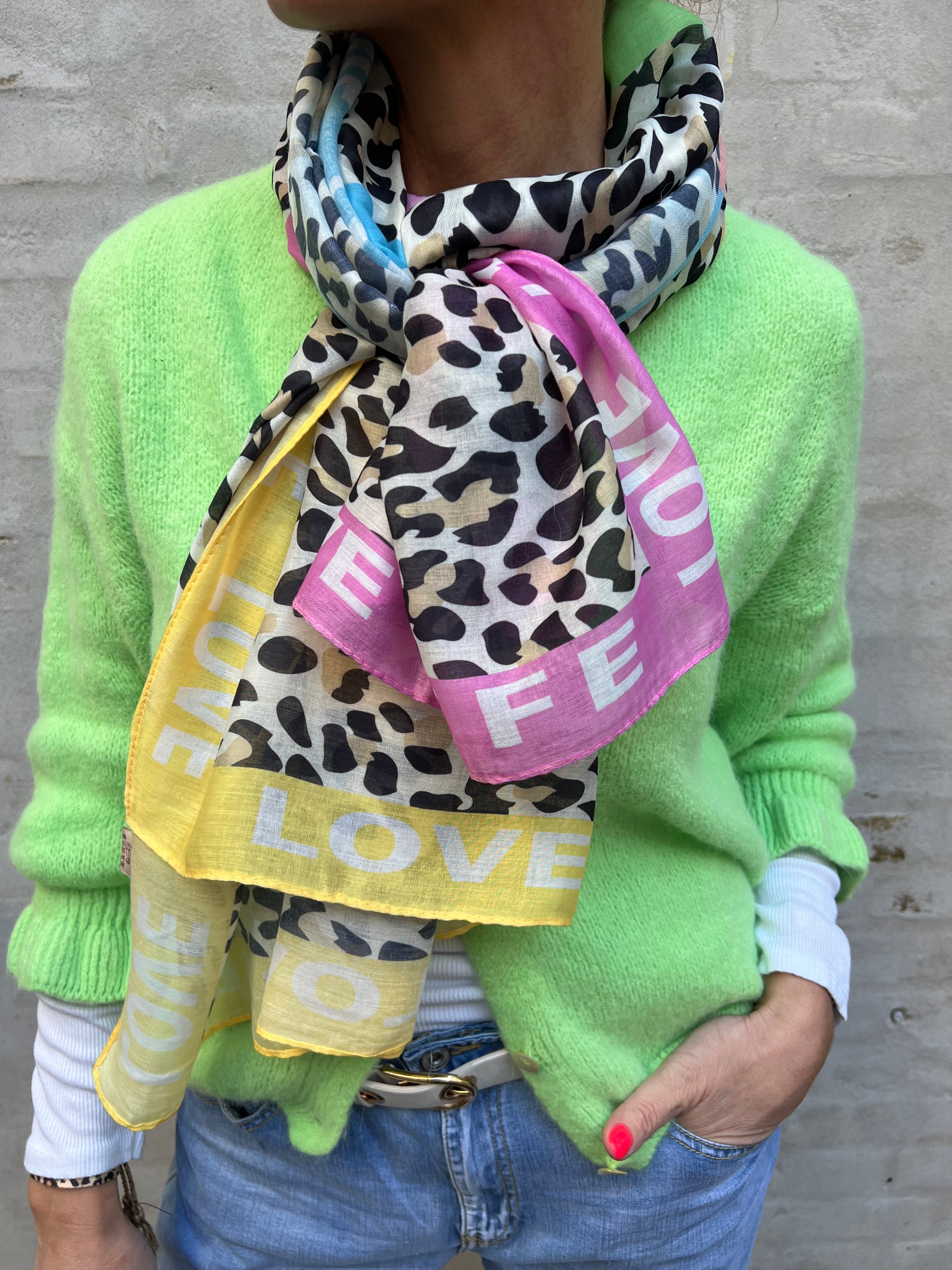 Colourbomb leo scarf