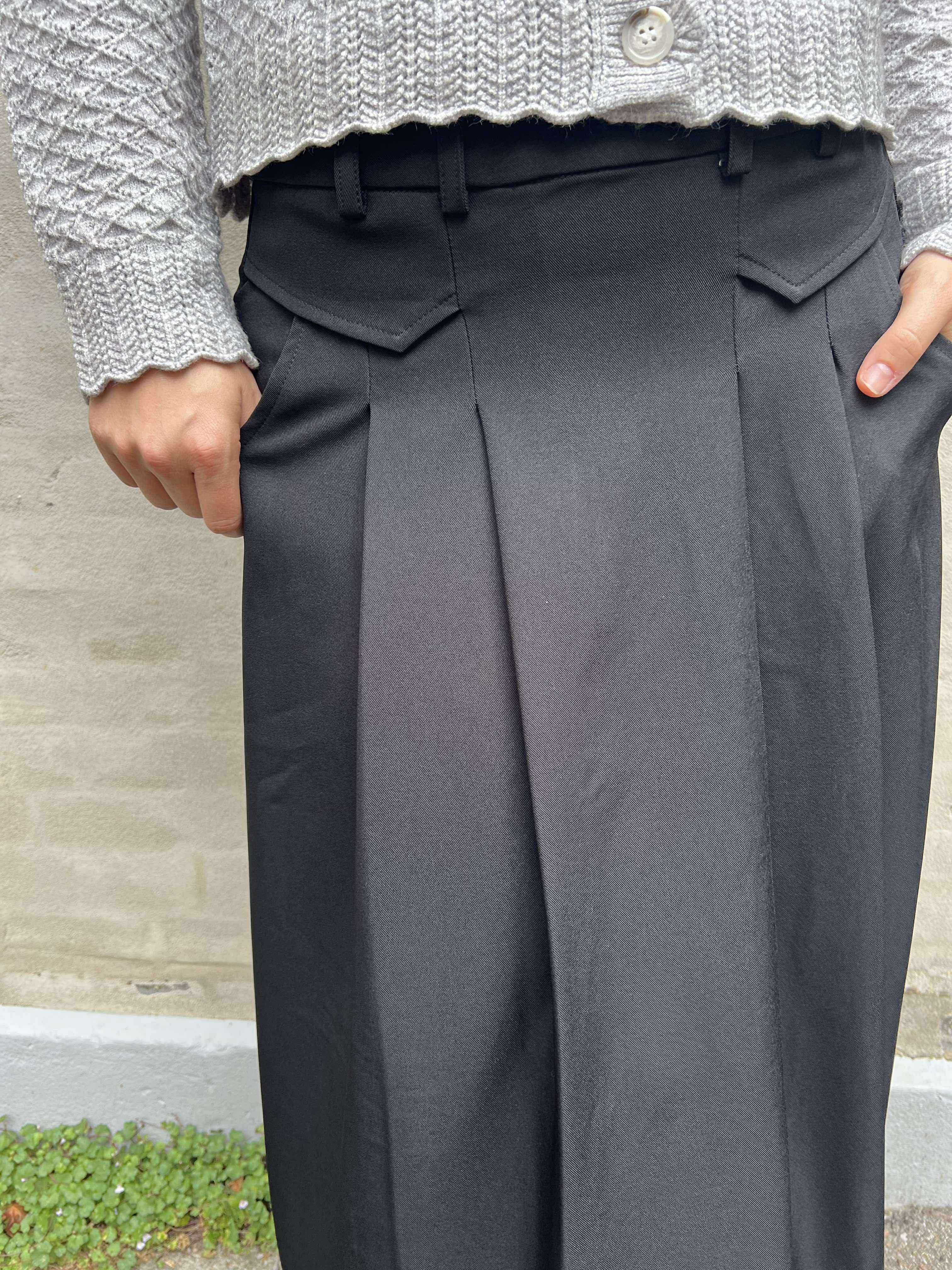 LunaCC Pocket Pleat Skirt - Black