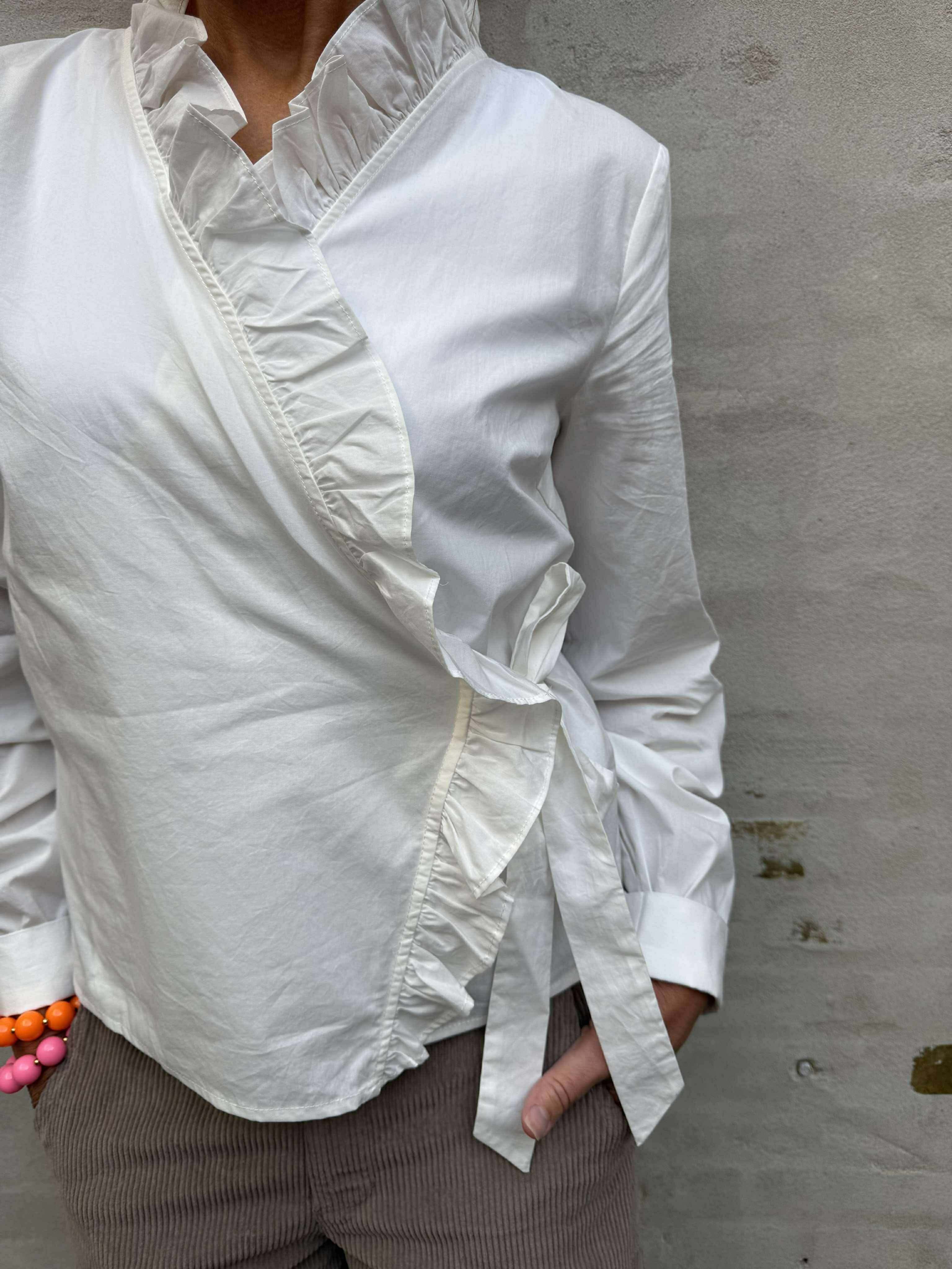 HOPE WRAP SHIRT - Cloud Dancer