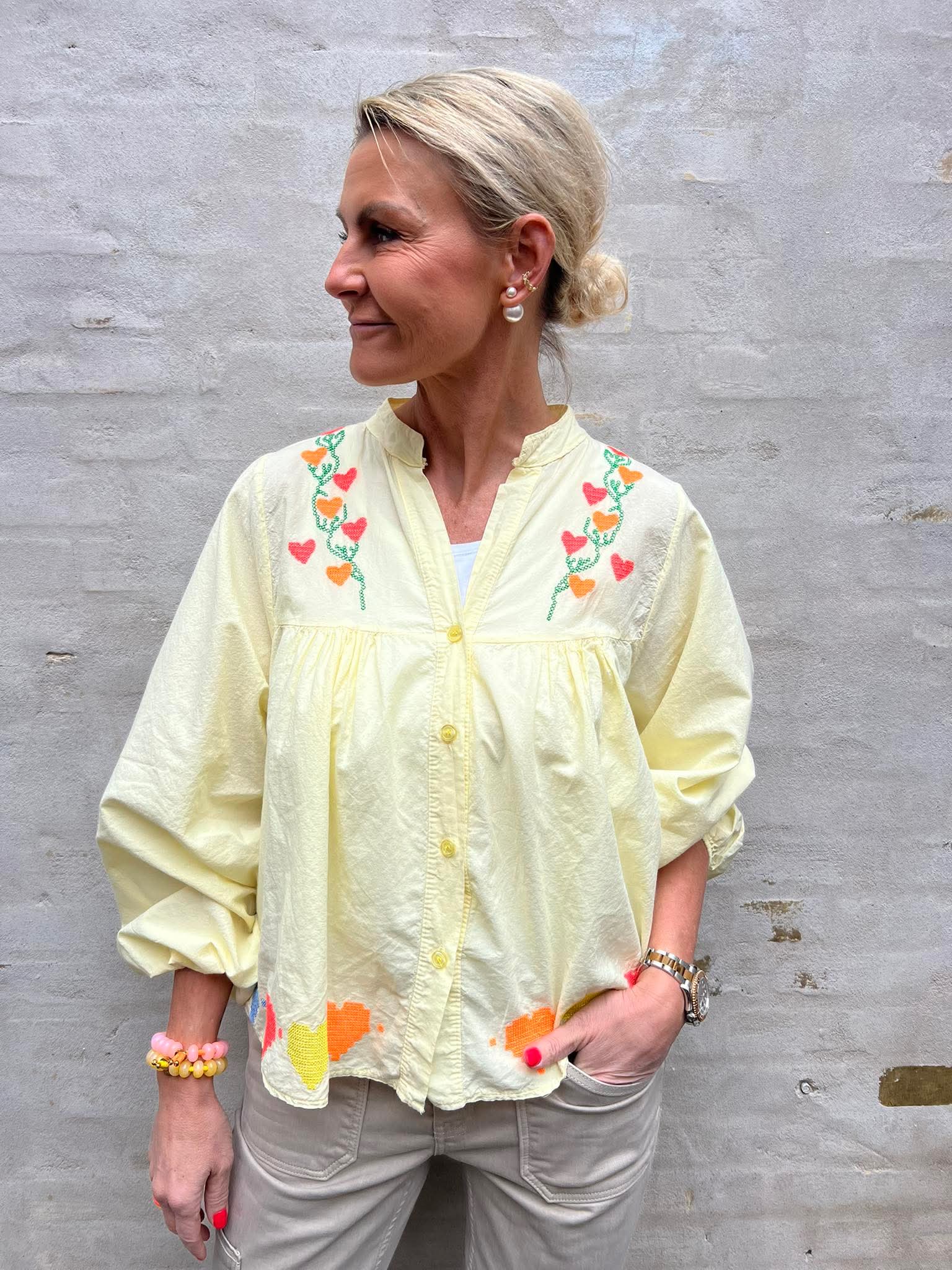 Lux Shirt w. Embrodery - Yellow