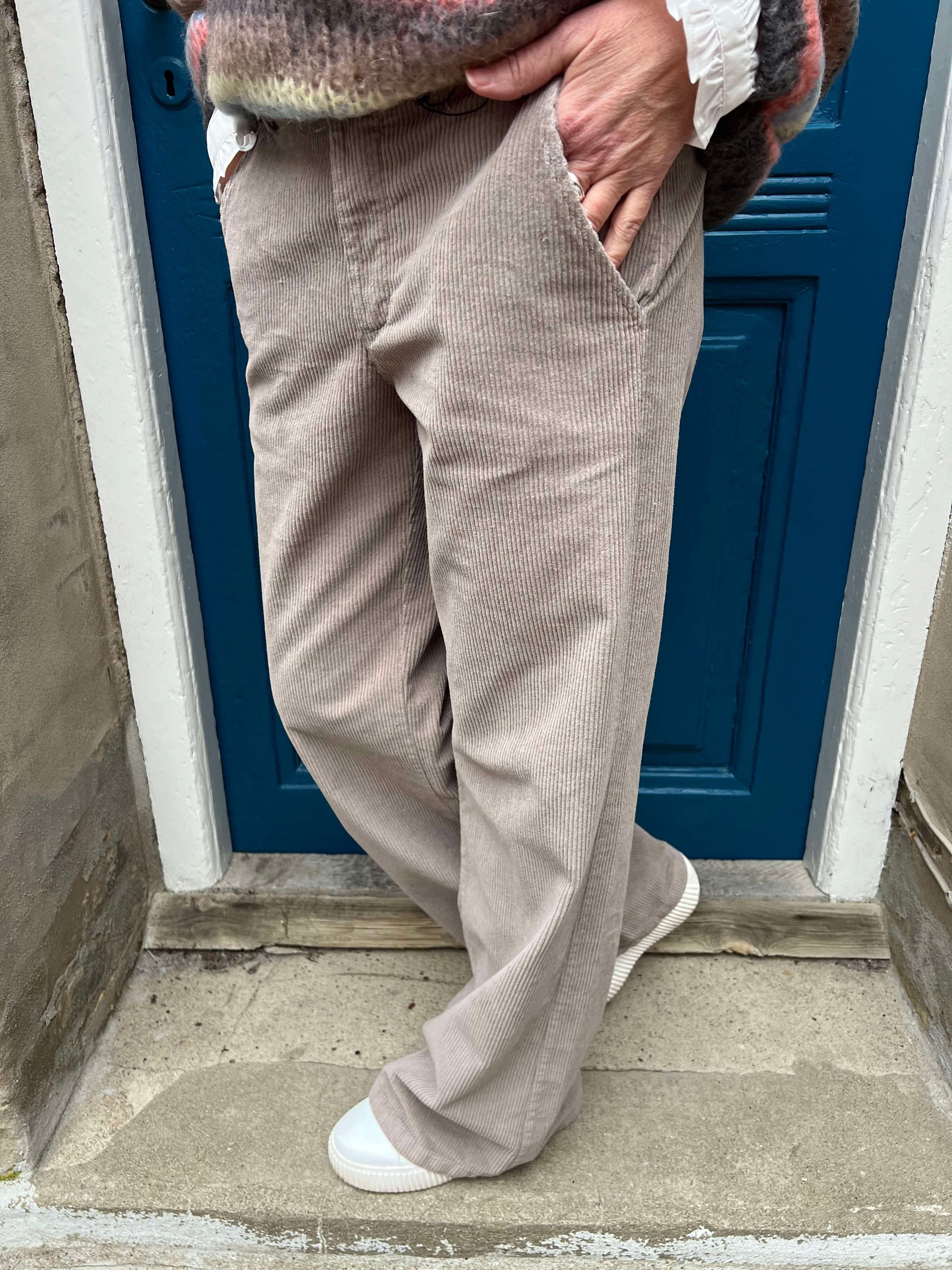 Cora corduroy box pant nougat