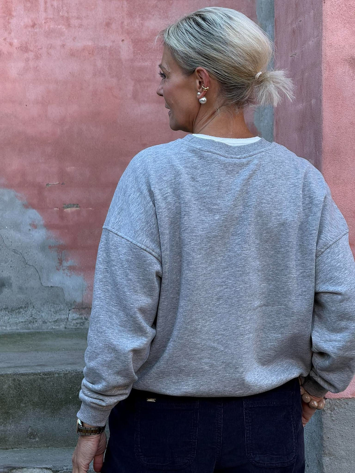 MESA LS O-NK EMB SWEAT - Light Grey Melange_NAVY BLAZER ATHL