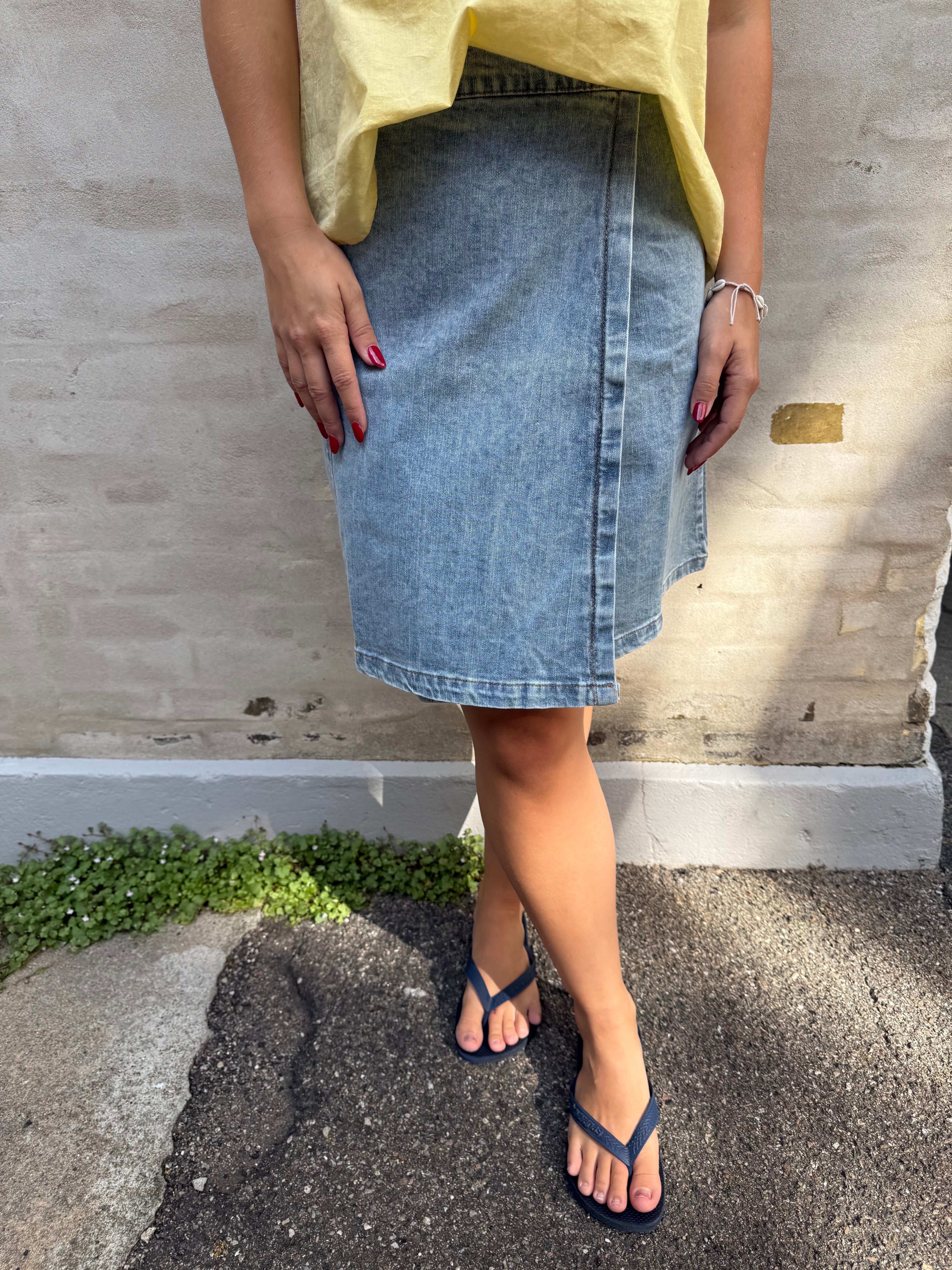 Russel short wrap skirt denim