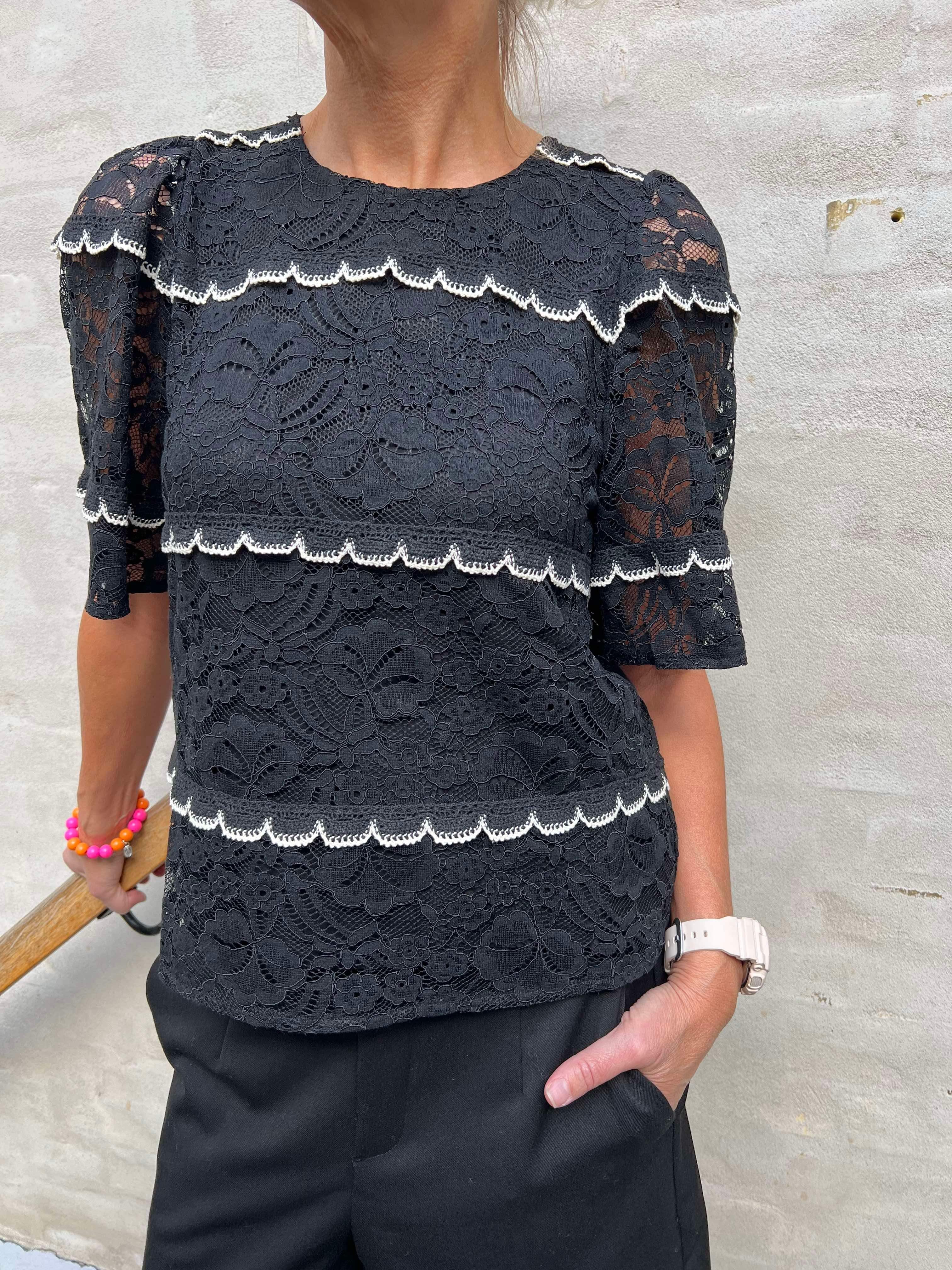 Lora lace blouse black