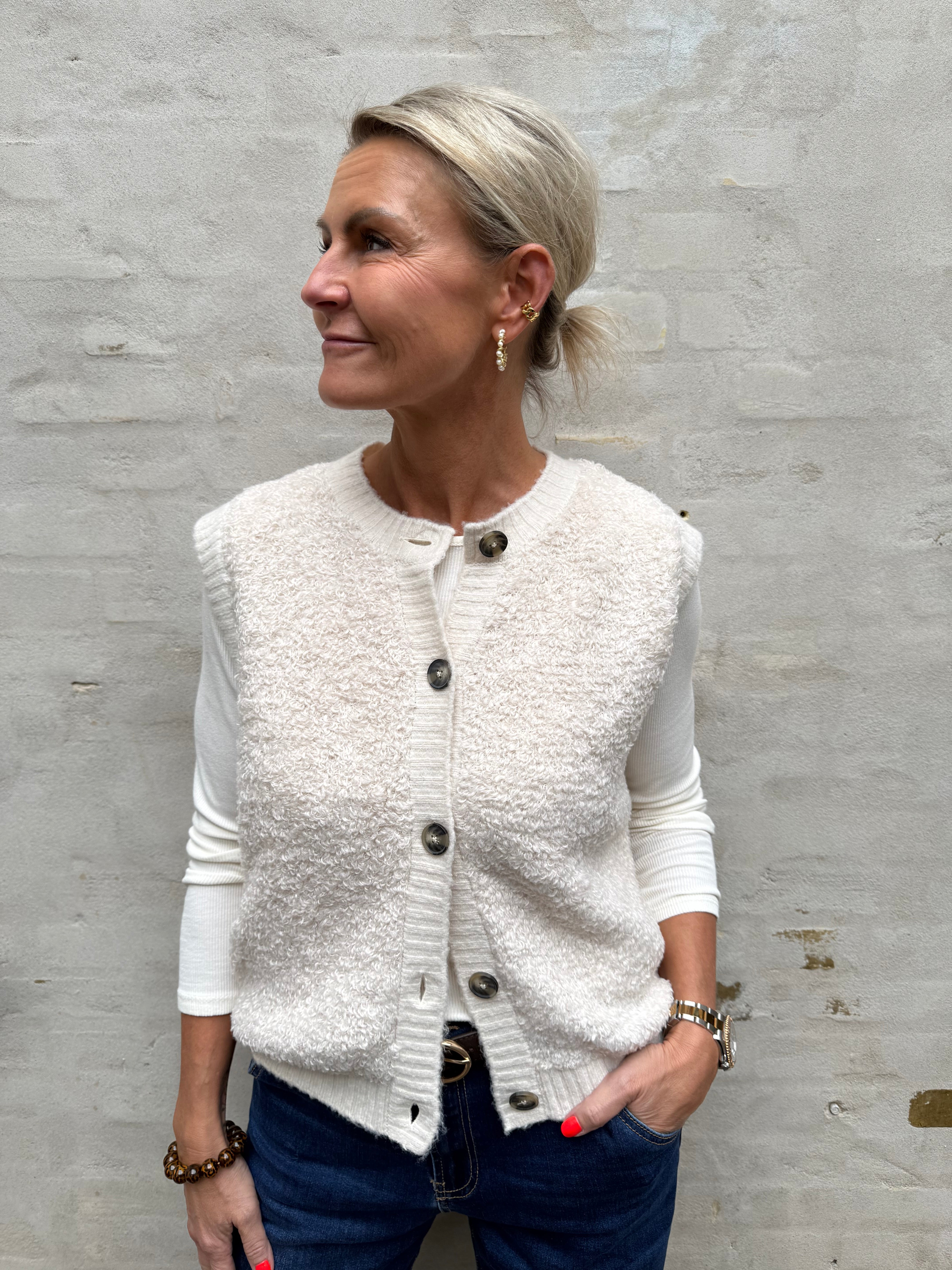 EIRA LIFE S/L ON BUTTON VEST - Birch