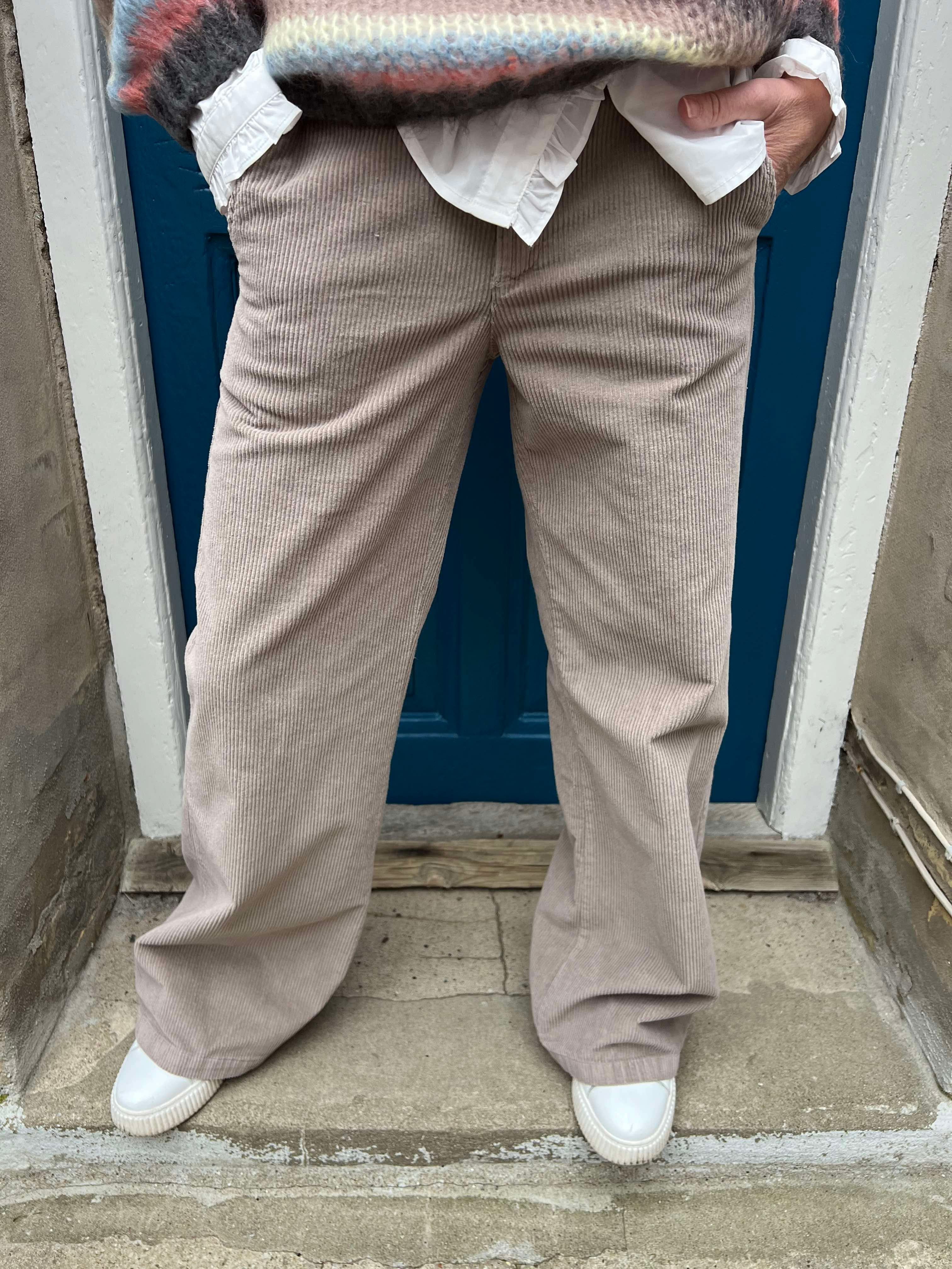 Cora corduroy box pant nougat