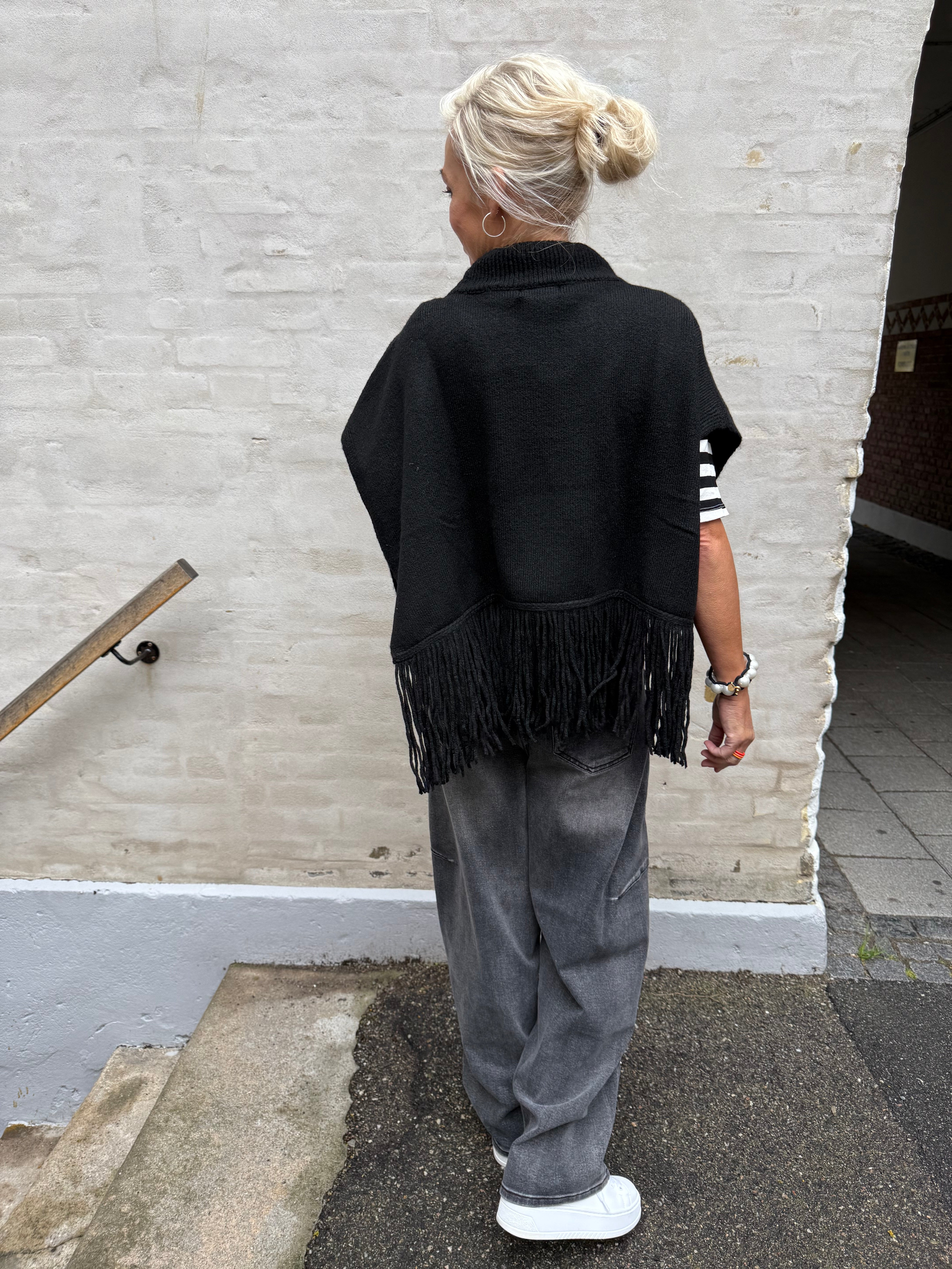 JULLE PONCHO - Black