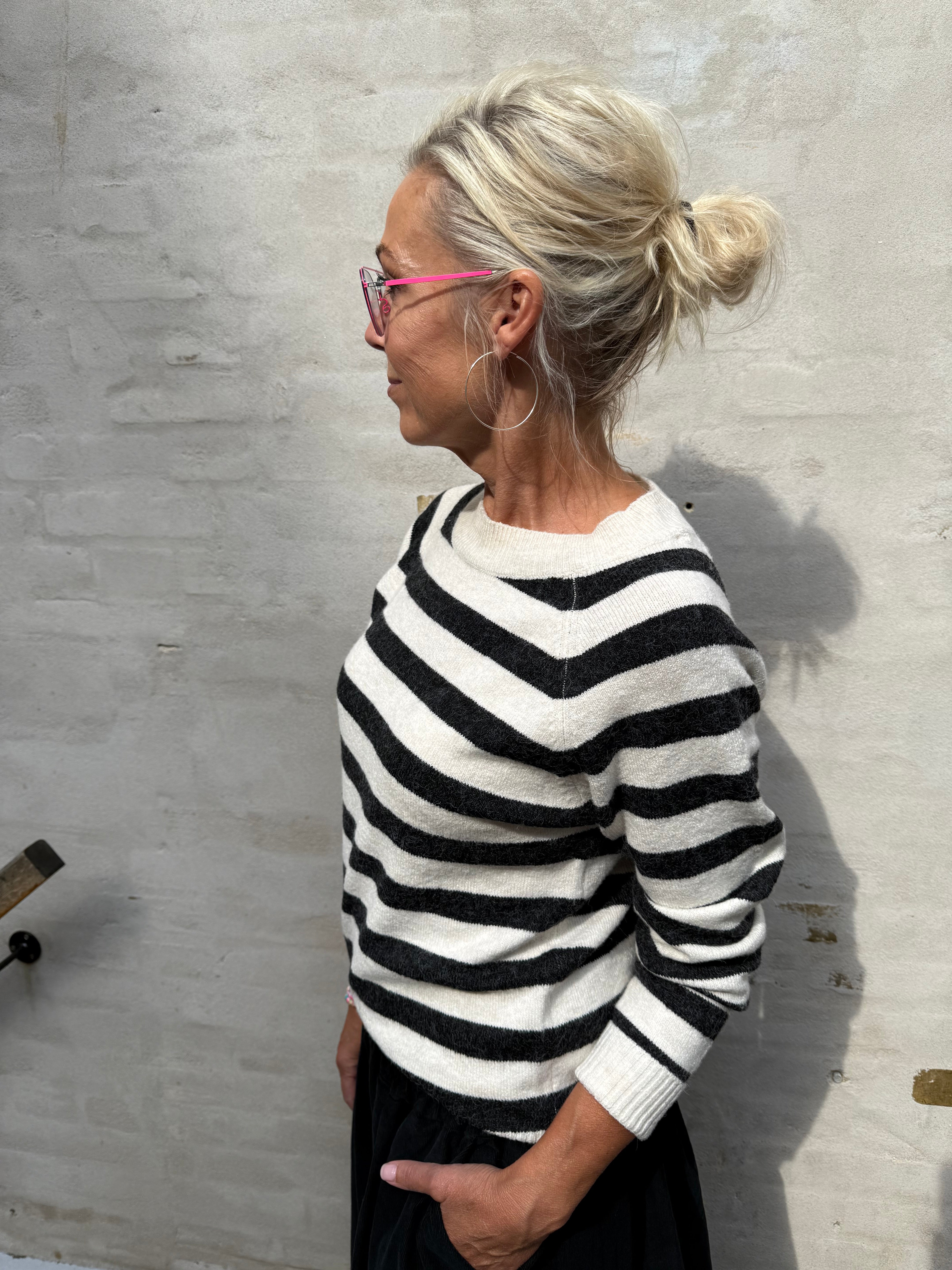 DOFFY O-NECK BLOUSE - Birch/W. Black