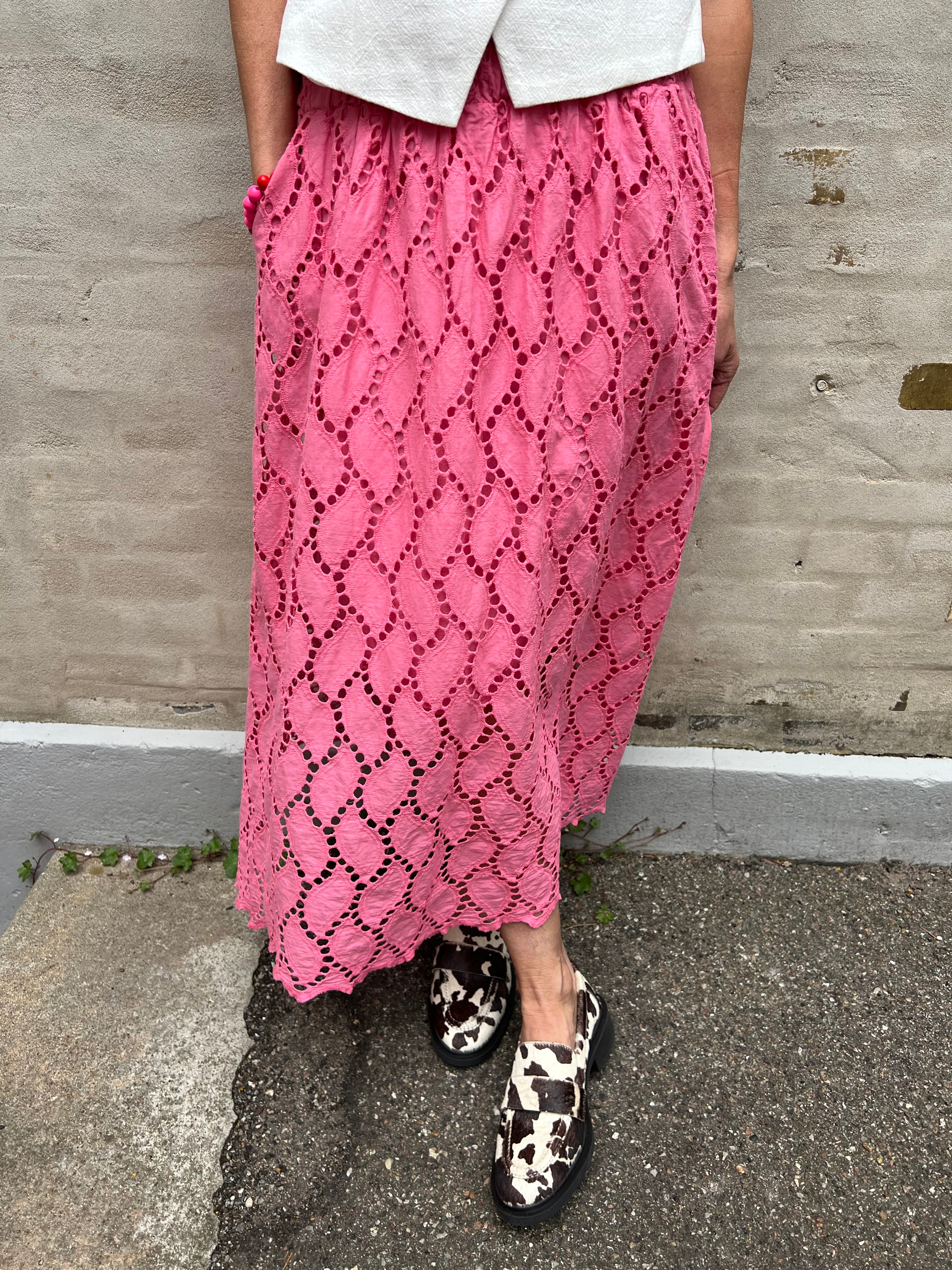 Freya cut out lace skirt pink