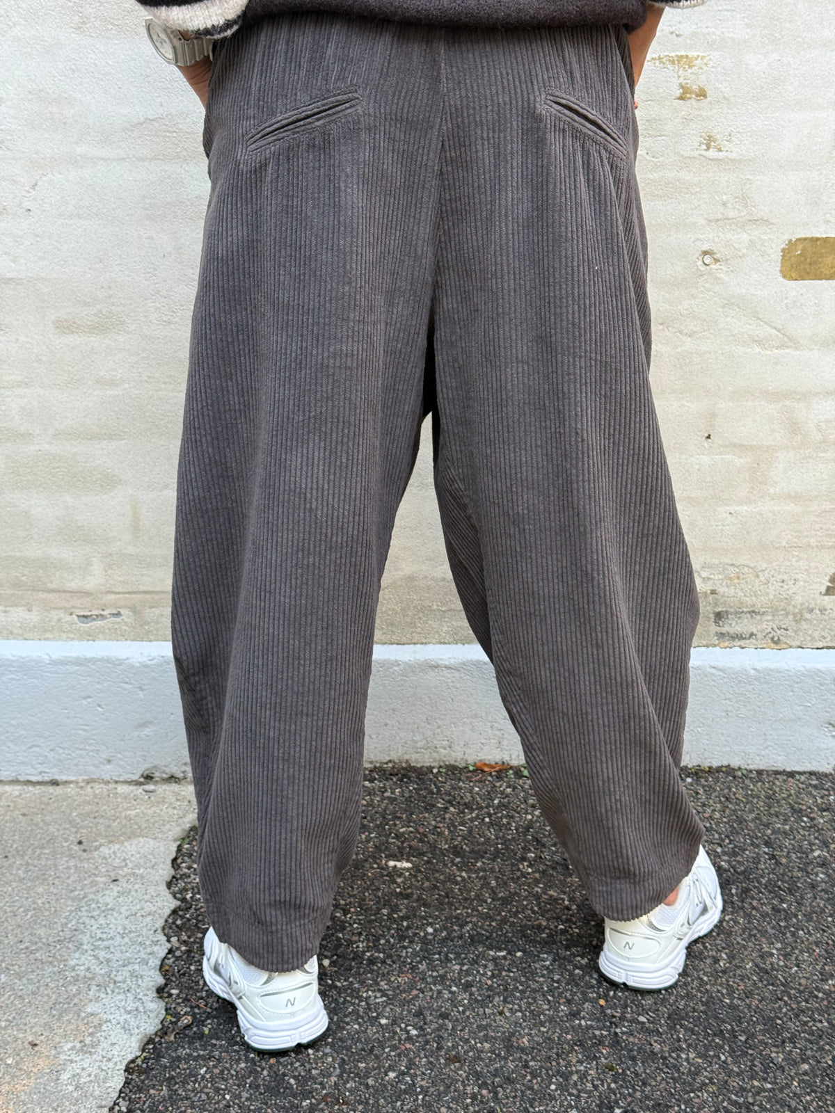 Vera Corduroy Pants - Dark Brown