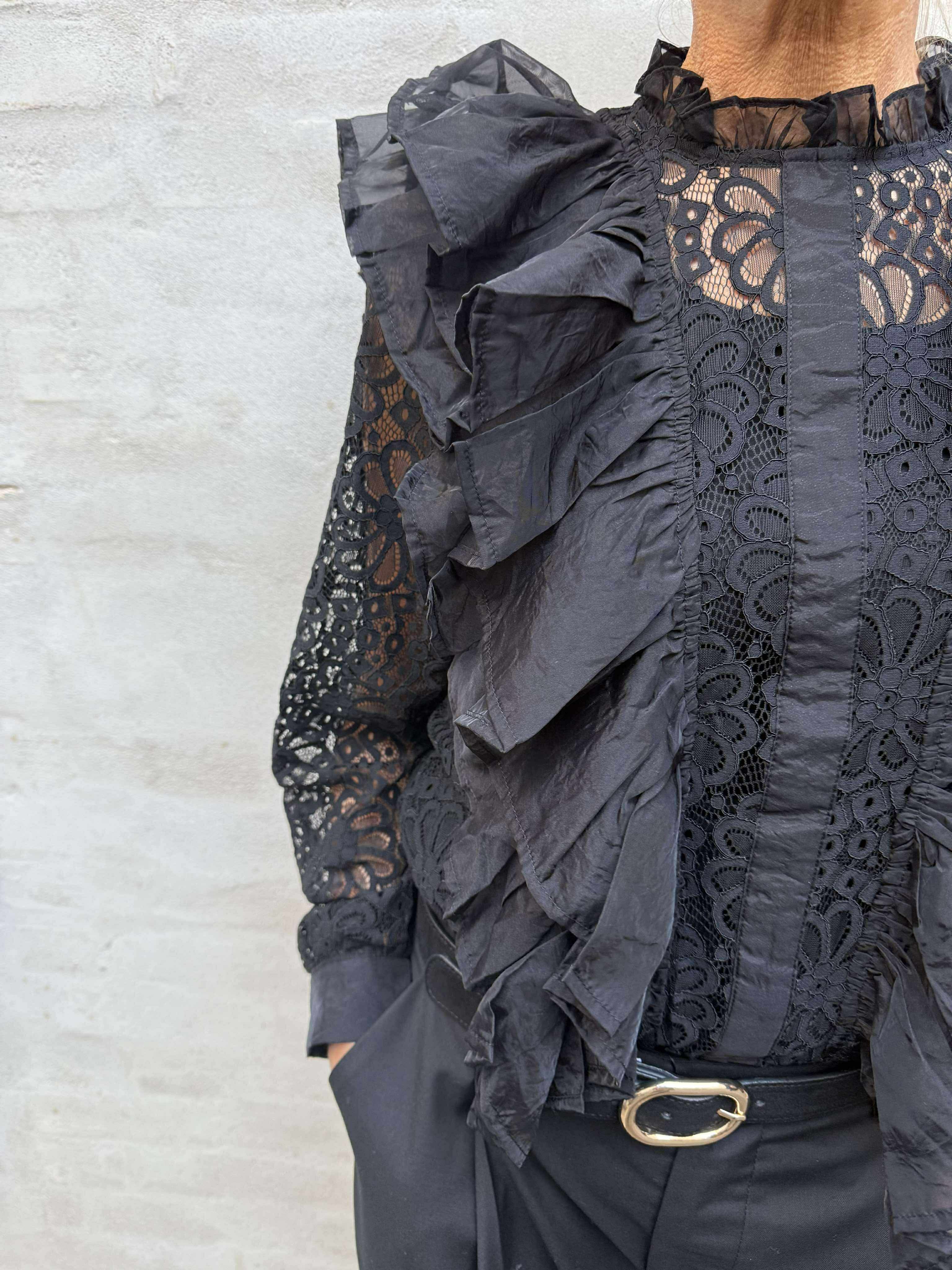 MiriGO Blouse - Black