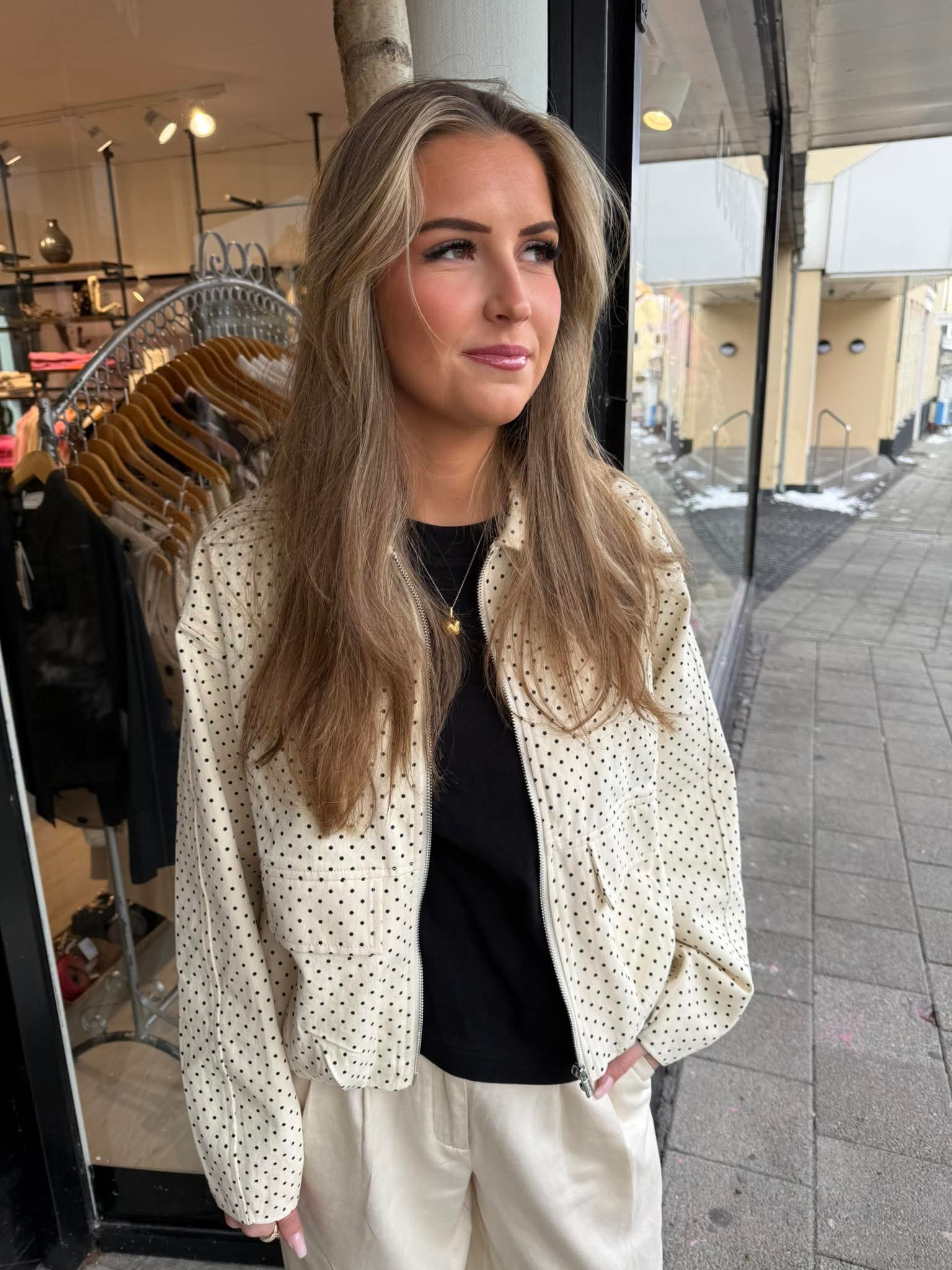 DoveGO Jacket - Creme Black Dots