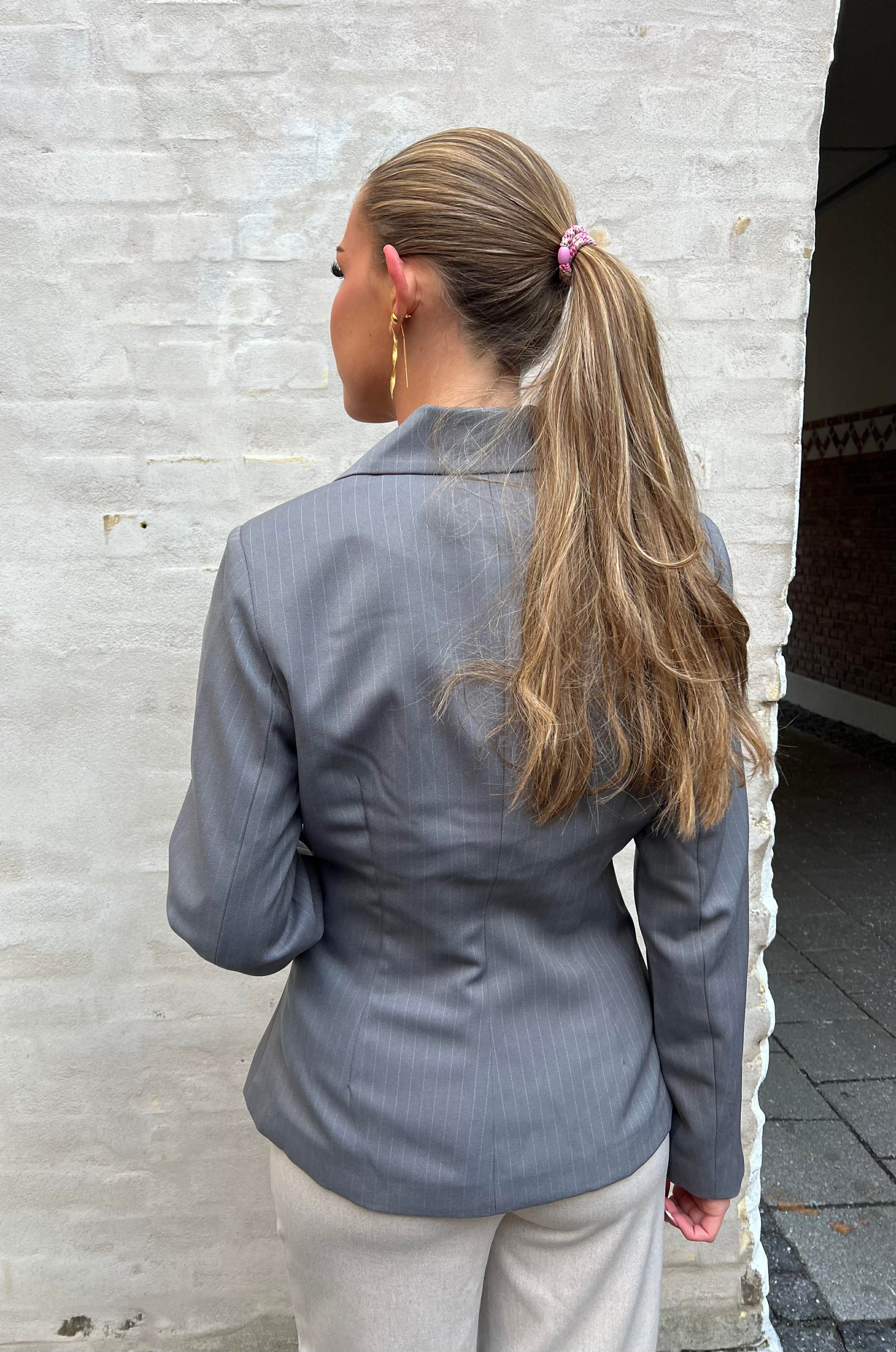 FALKA LS FITTET PINSTRIPED BLAZER - Grey Pinstripe