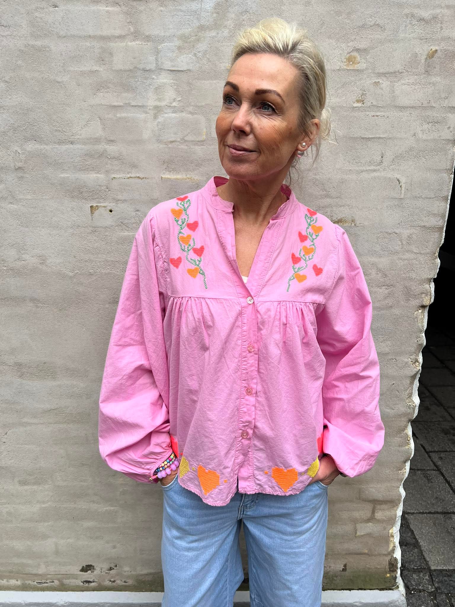 Lux Shirt w. Embrodery - Rosa