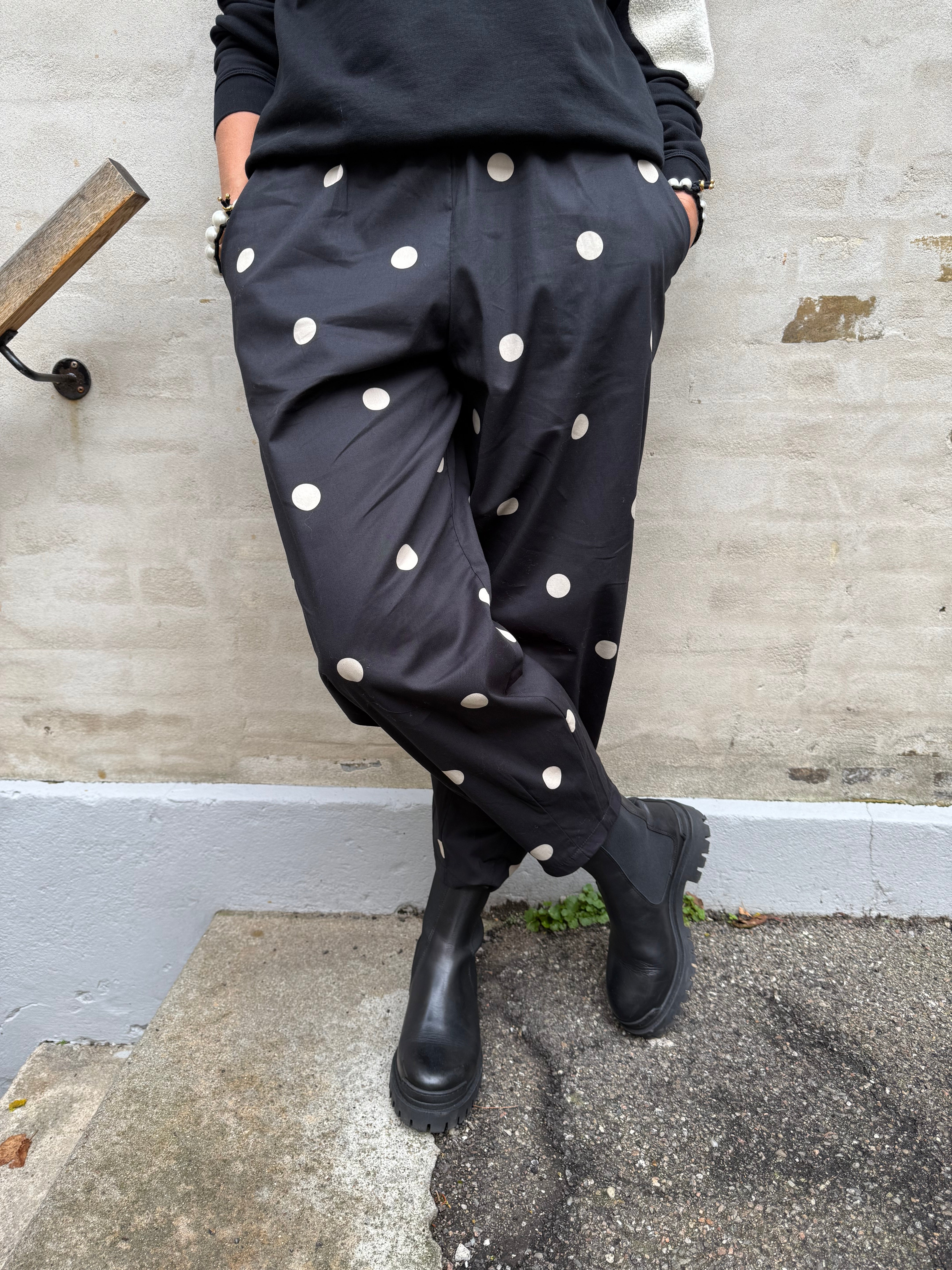 Abbie Barrel Pant - Black Dot