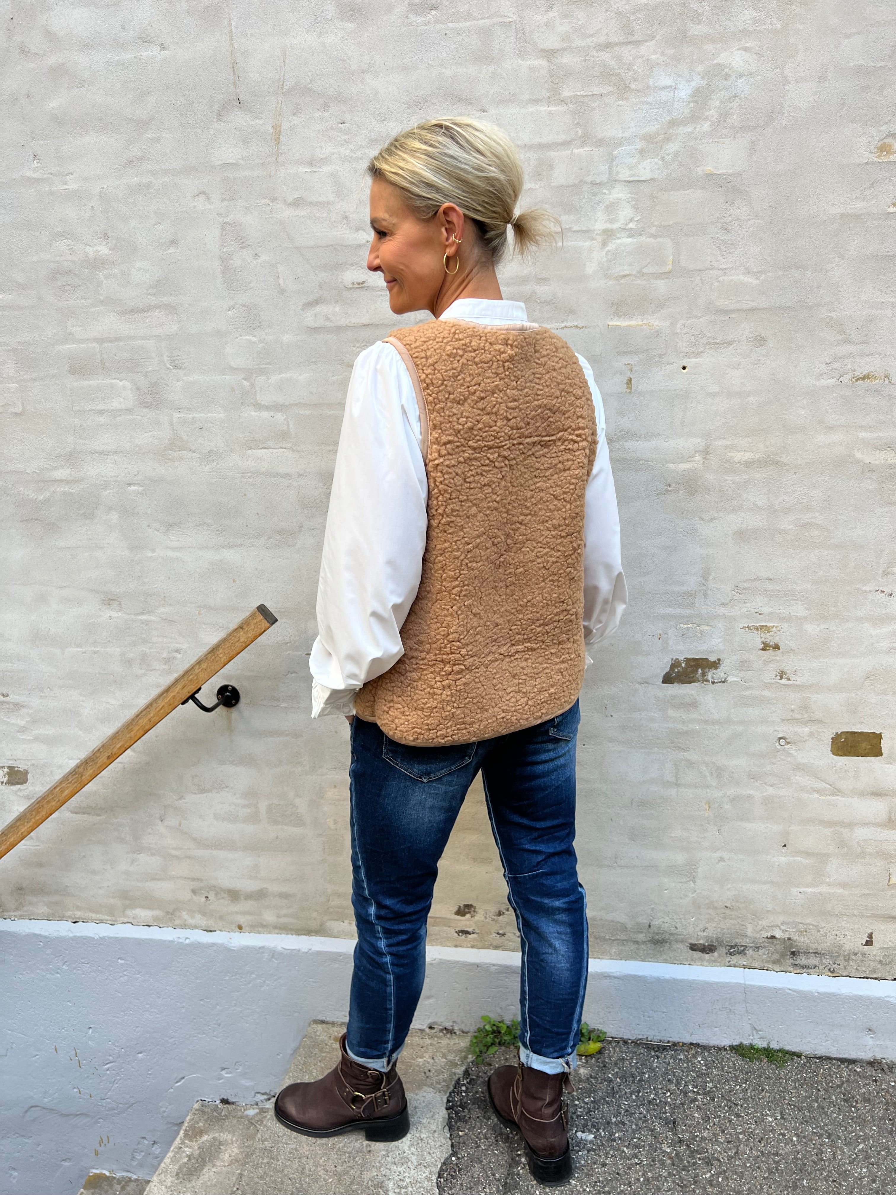 Gudrun vest light camel