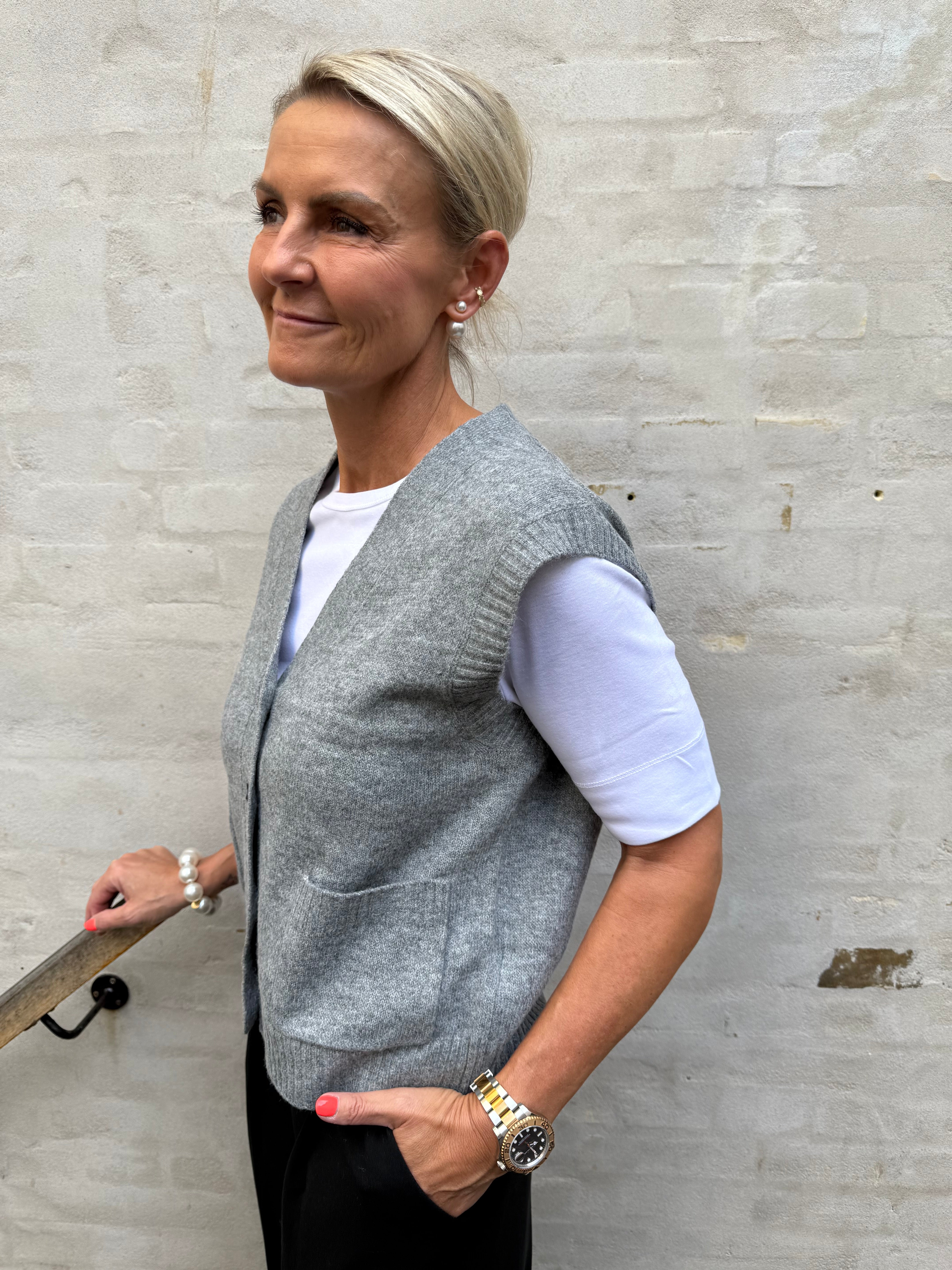 SUPER LIFE V-NECK VEST - Medium Grey Melange
