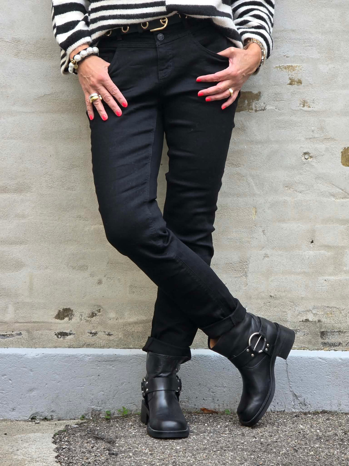 Jane Mid Waist Slim Jeans - Black