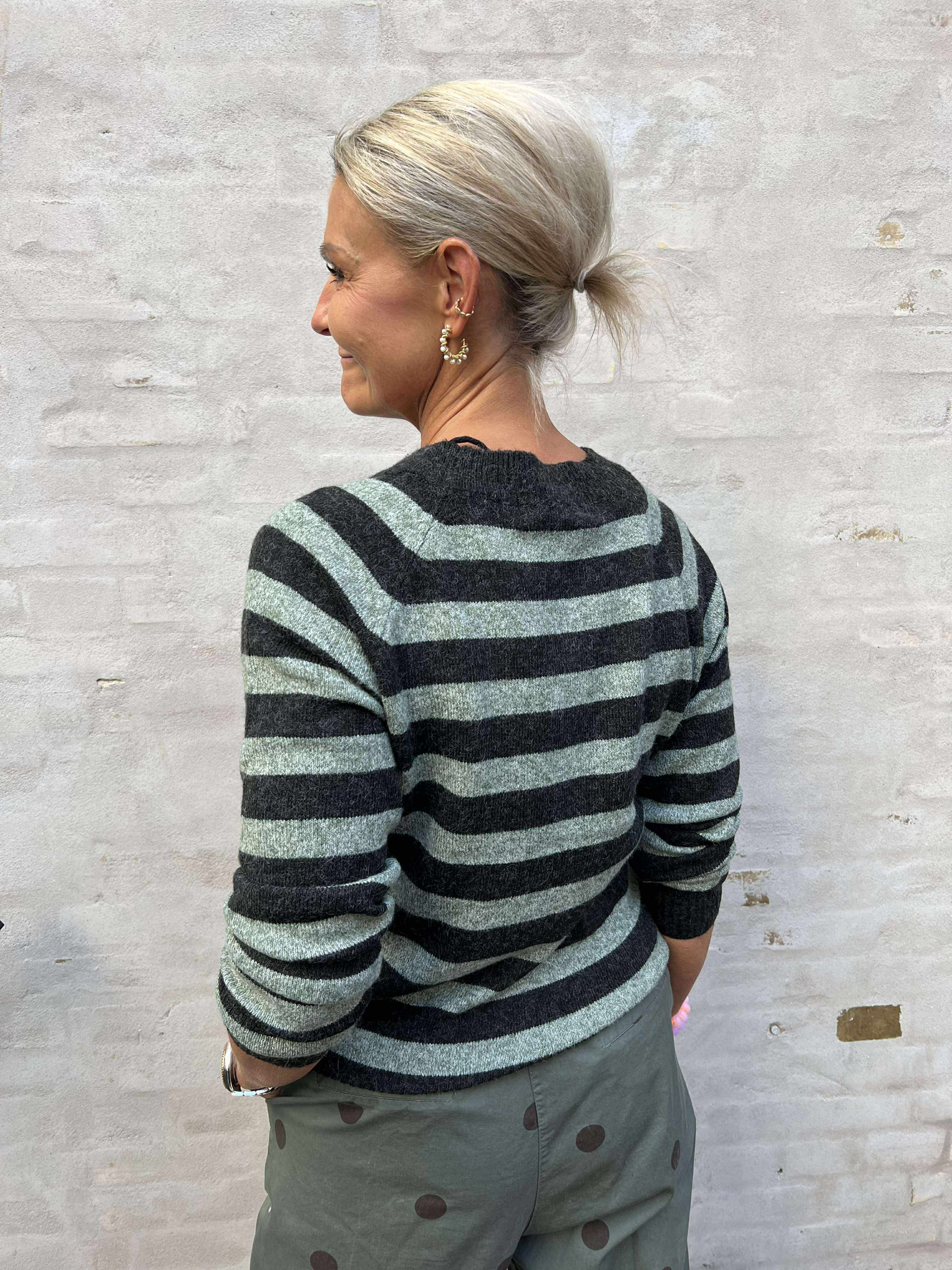 DOFFY O-NECK BLOUSE - Peat W. LAUREL WREATH