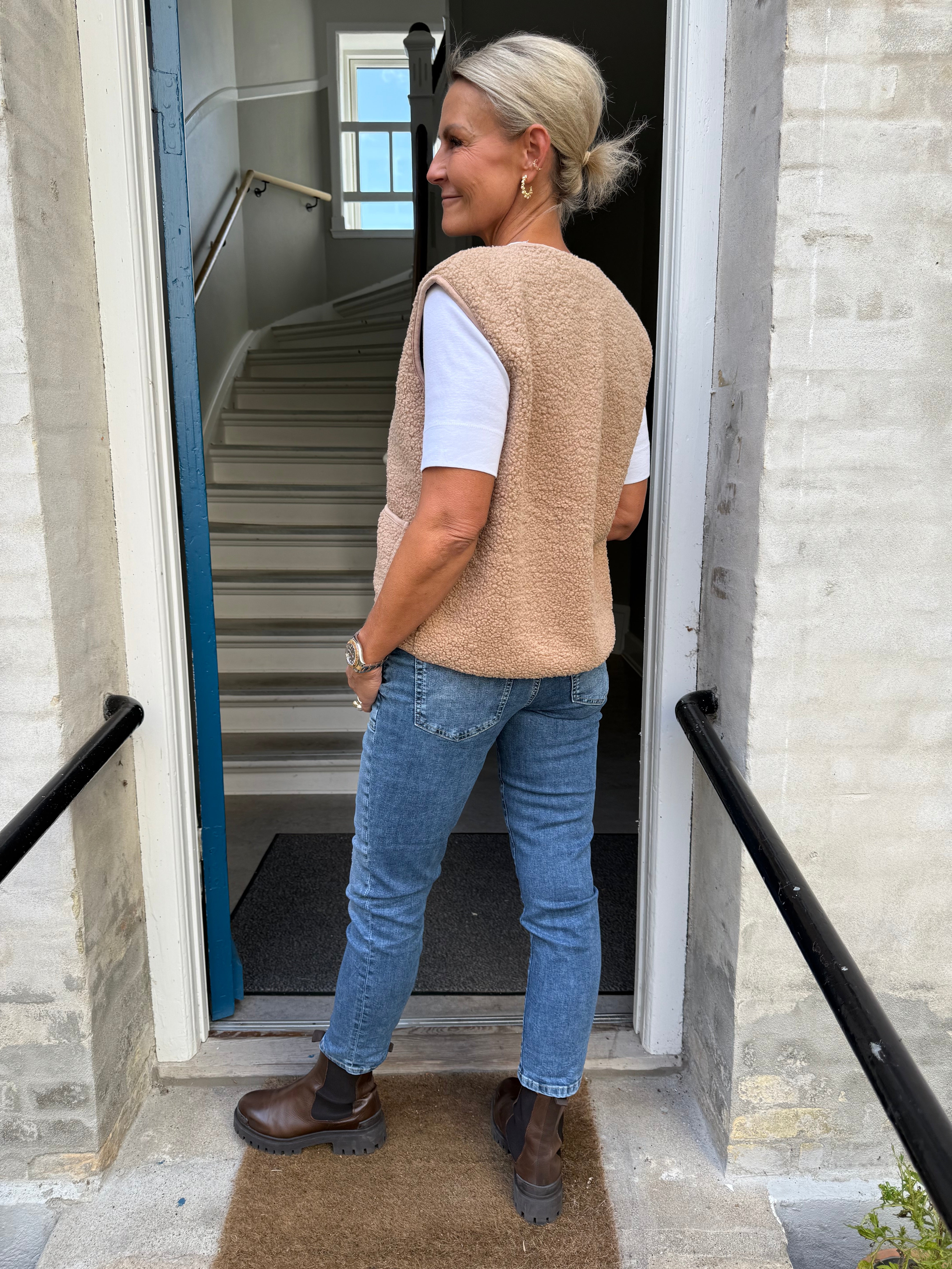 Jane Casual Fit Jeans - Medium Blue Destroy Washed