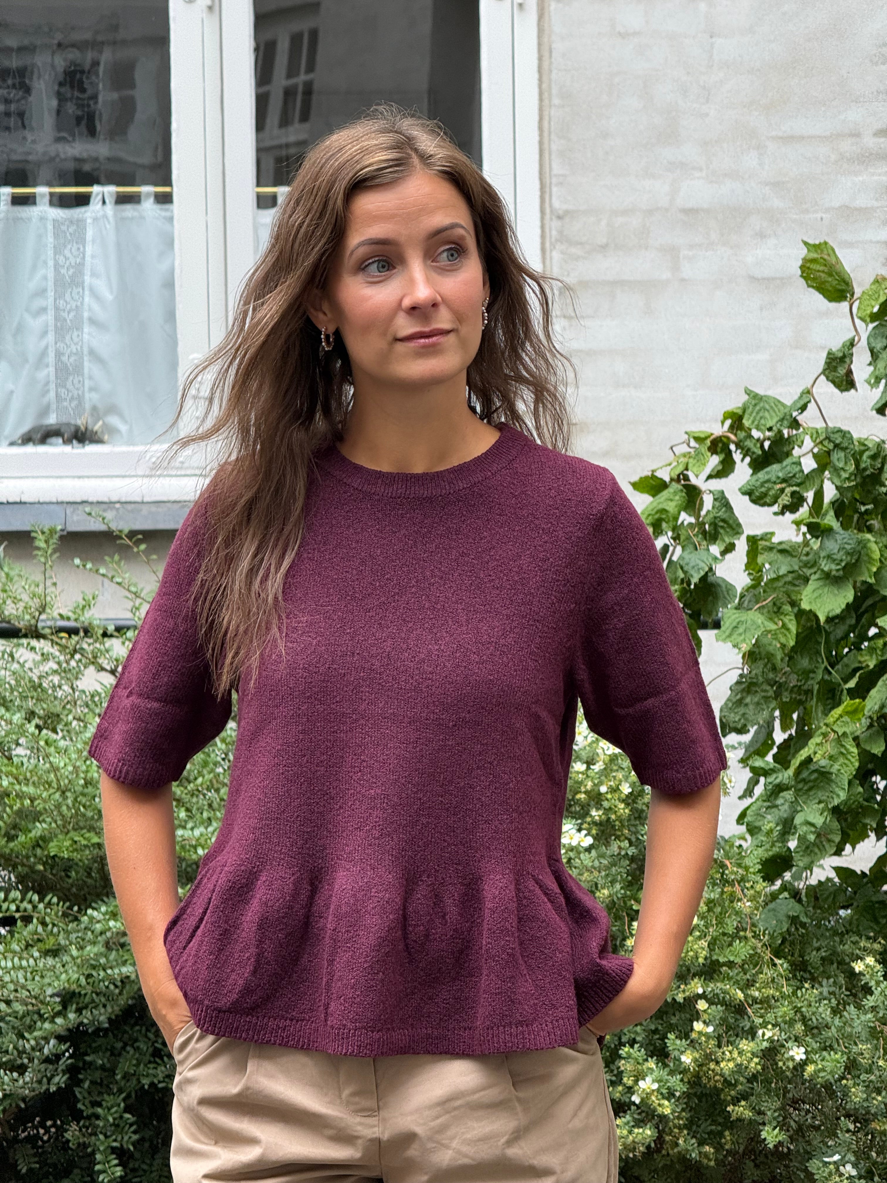 BRILLIANT LIFE S/S ON PEPLUM PULL - Windsor Wine/MELANGE