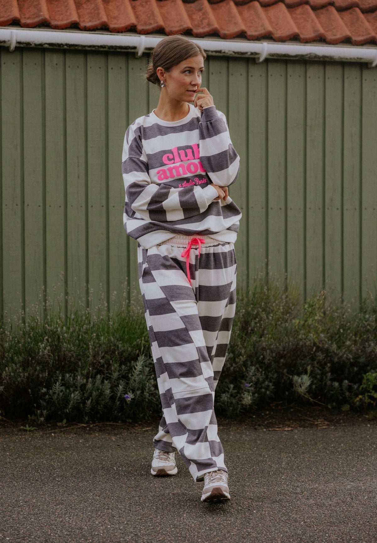Club Sweat - Brown/Pink/Neon