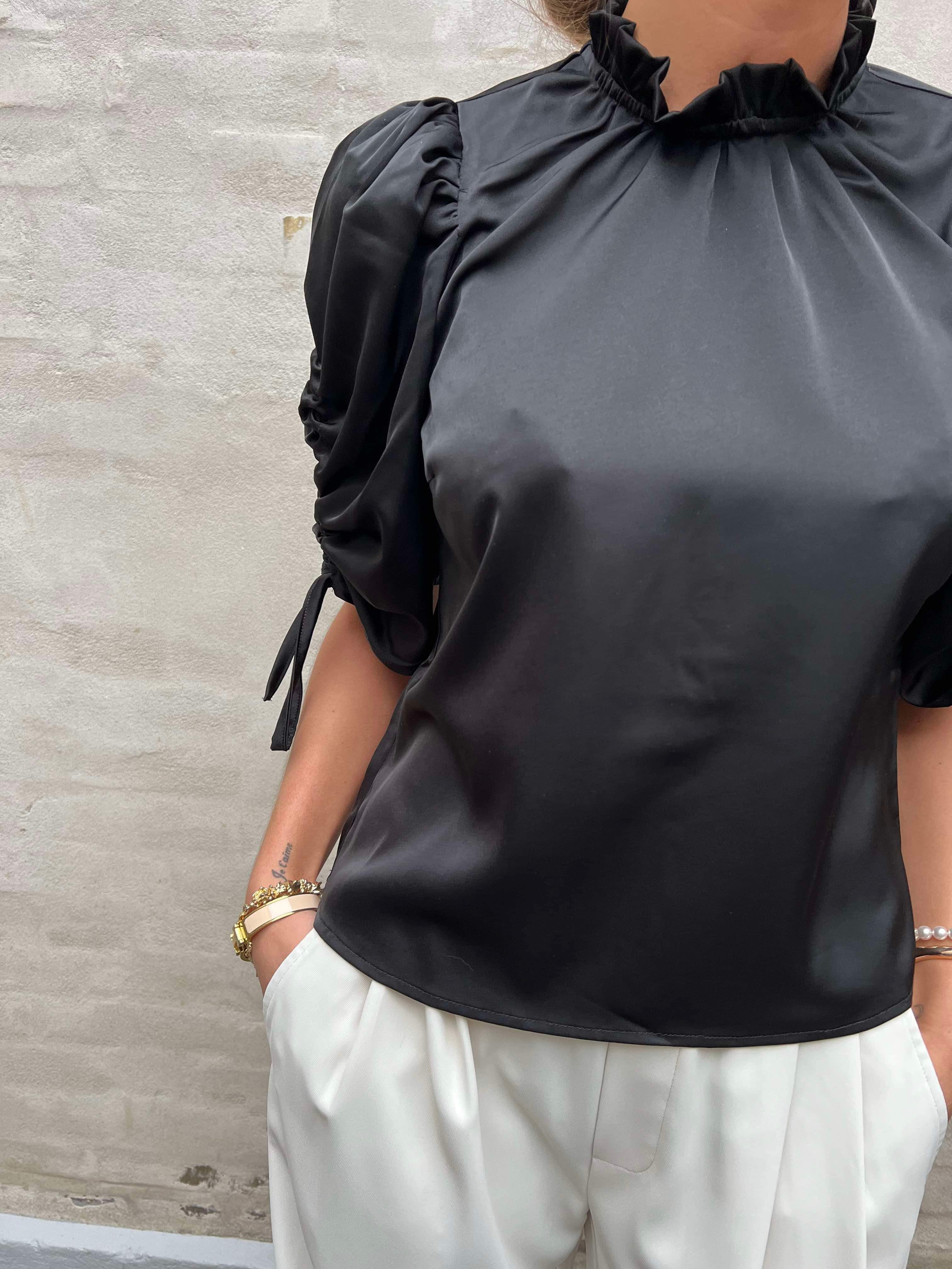 Adna puff blouse black