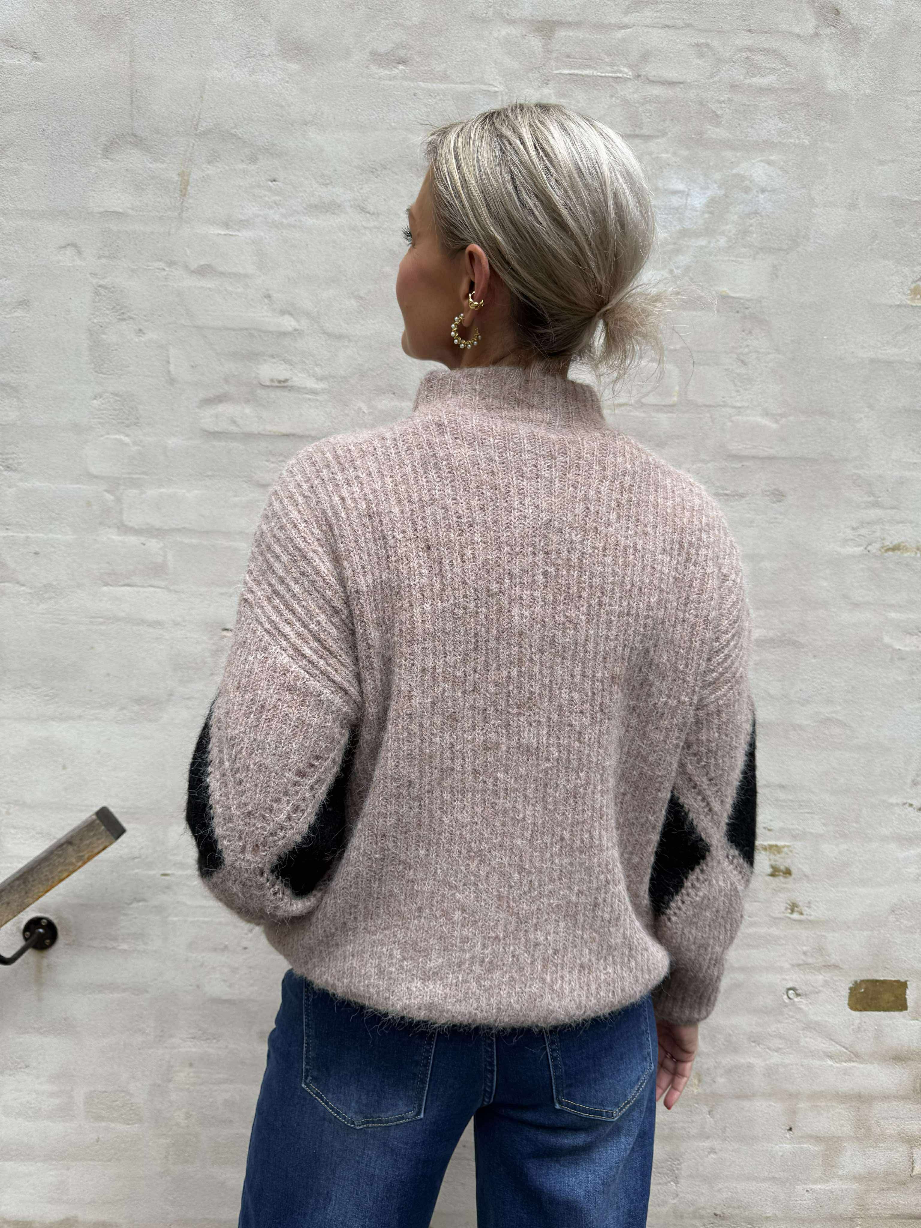 VIV LIFE HIGH NECK PULLOVER - Mountain Trail BLACK