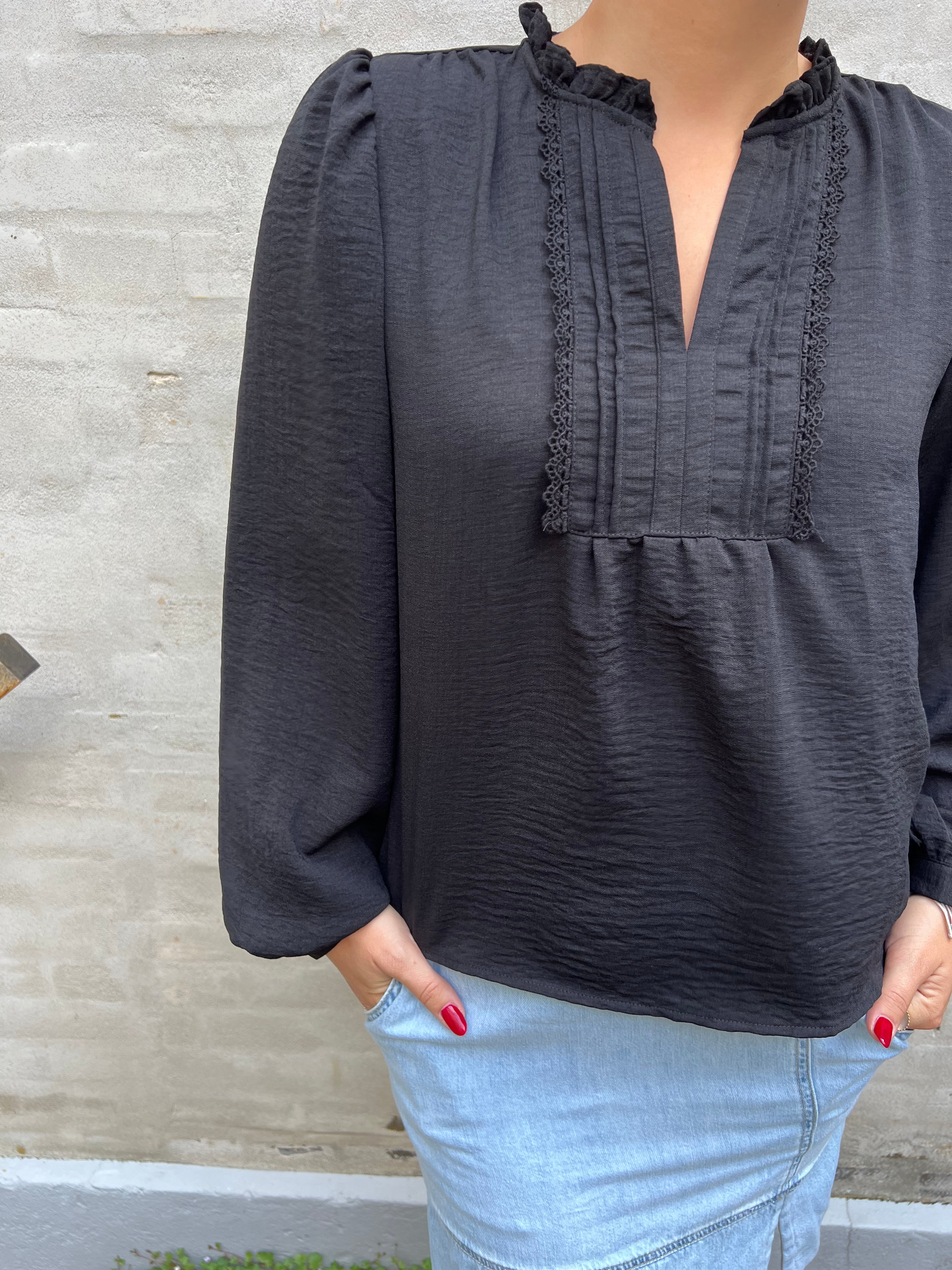 RACHEL LIFE PINTUCK TOP - Black
