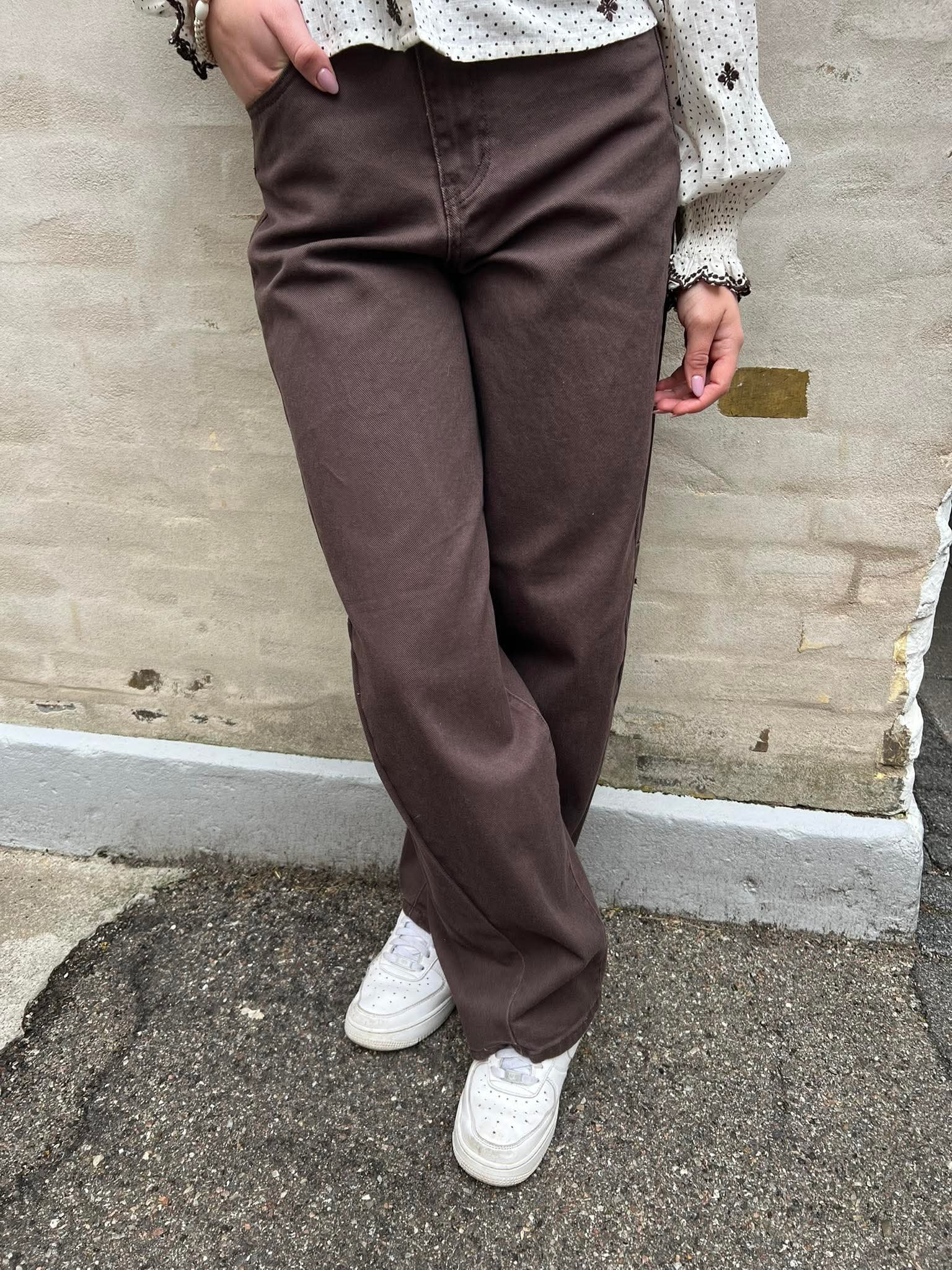 MOJI ELSA SUPER BARREL TWILL JEANS - Seal Brown