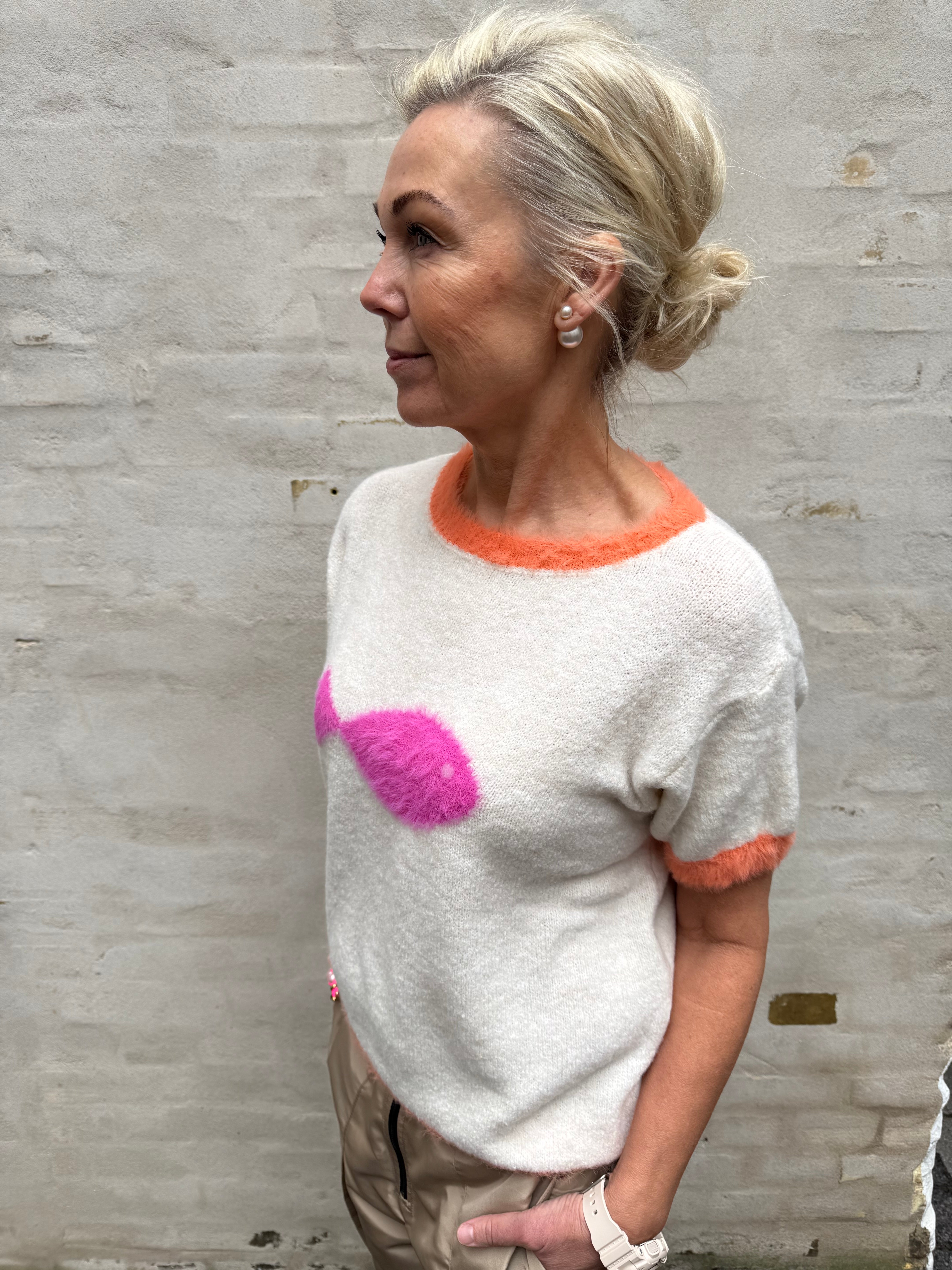 Knittet T-Shirt With Fish - Off White/Orange/Pink