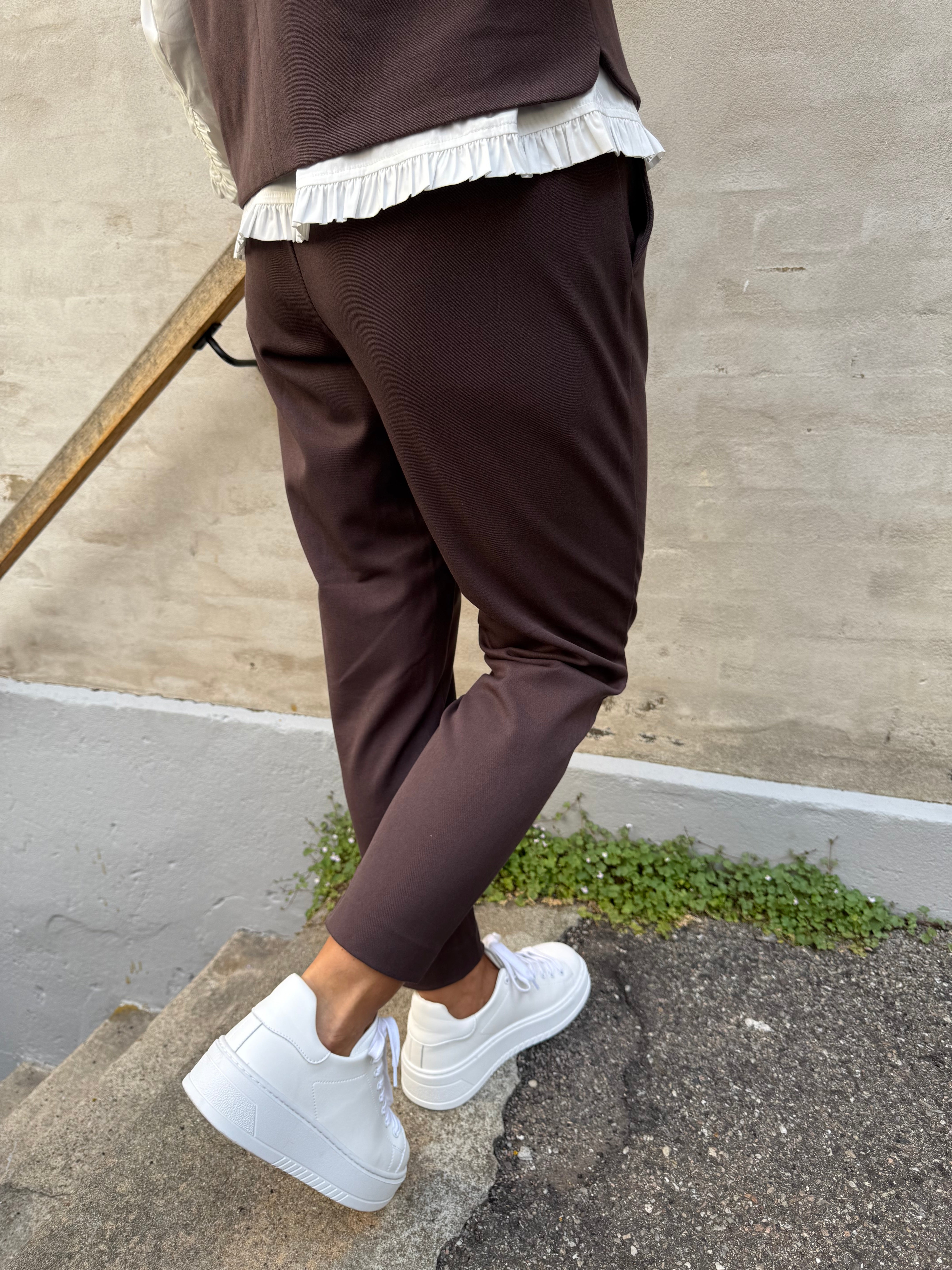 Lisa Slim Pant - Seal Brown