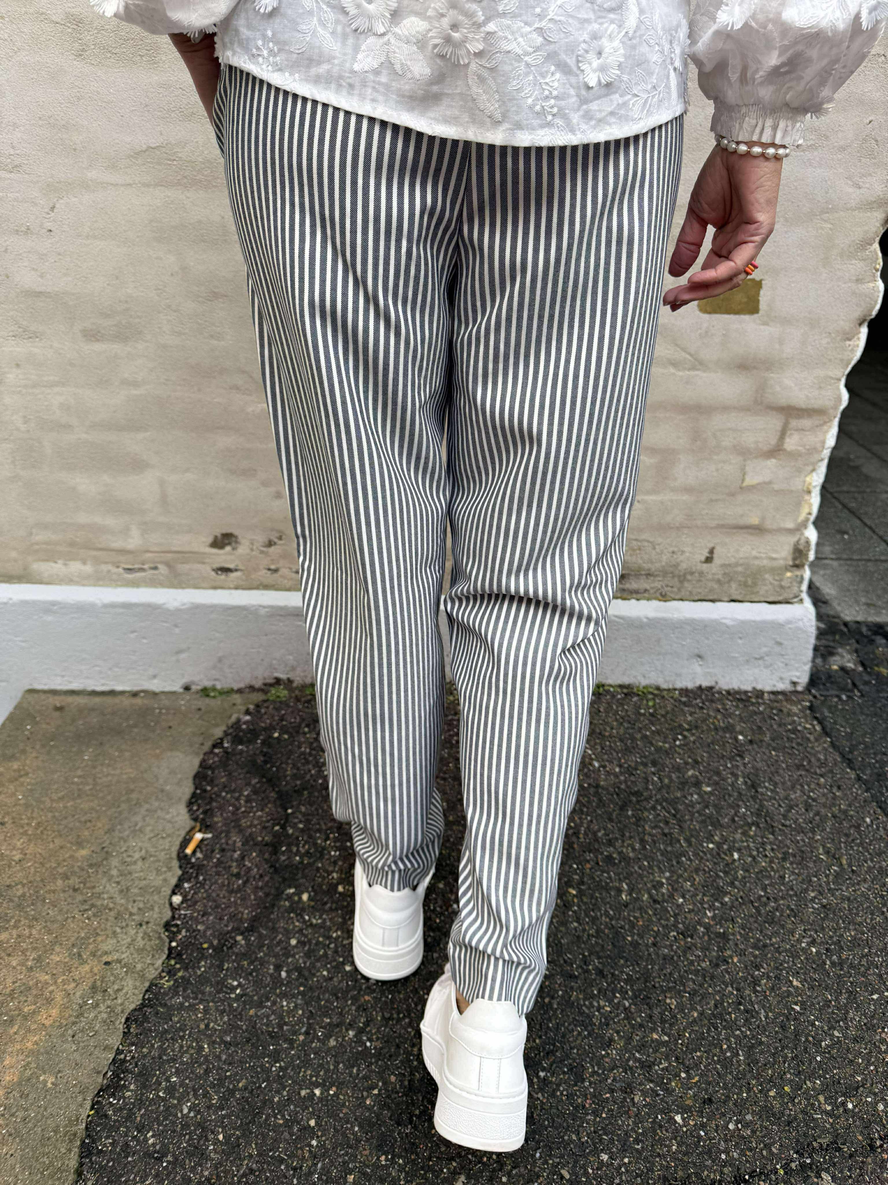 Lisa Slim Pant - Cloud Dancer/Sky captain