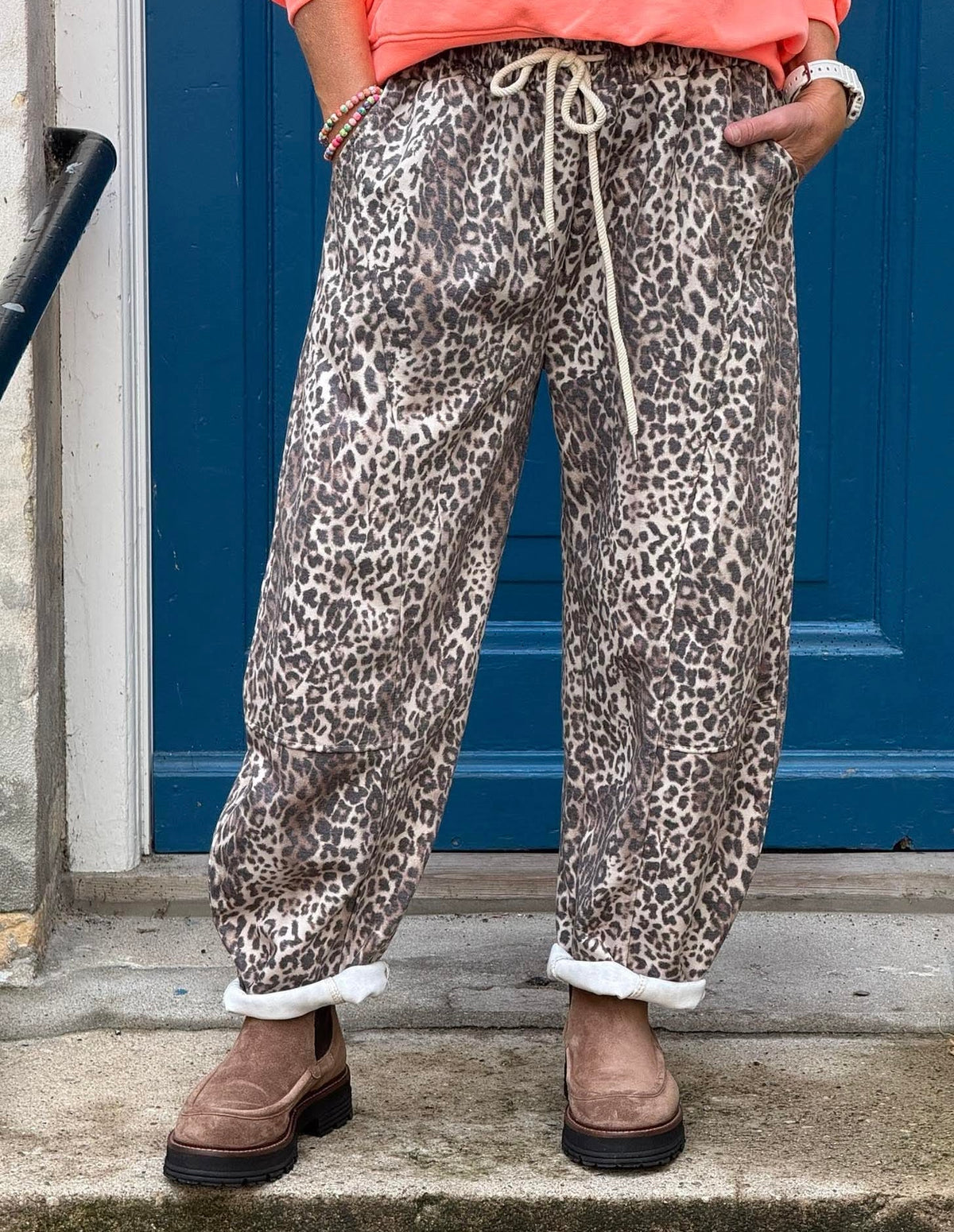 Very Leo Sweatpants - Off White/Black/Beige