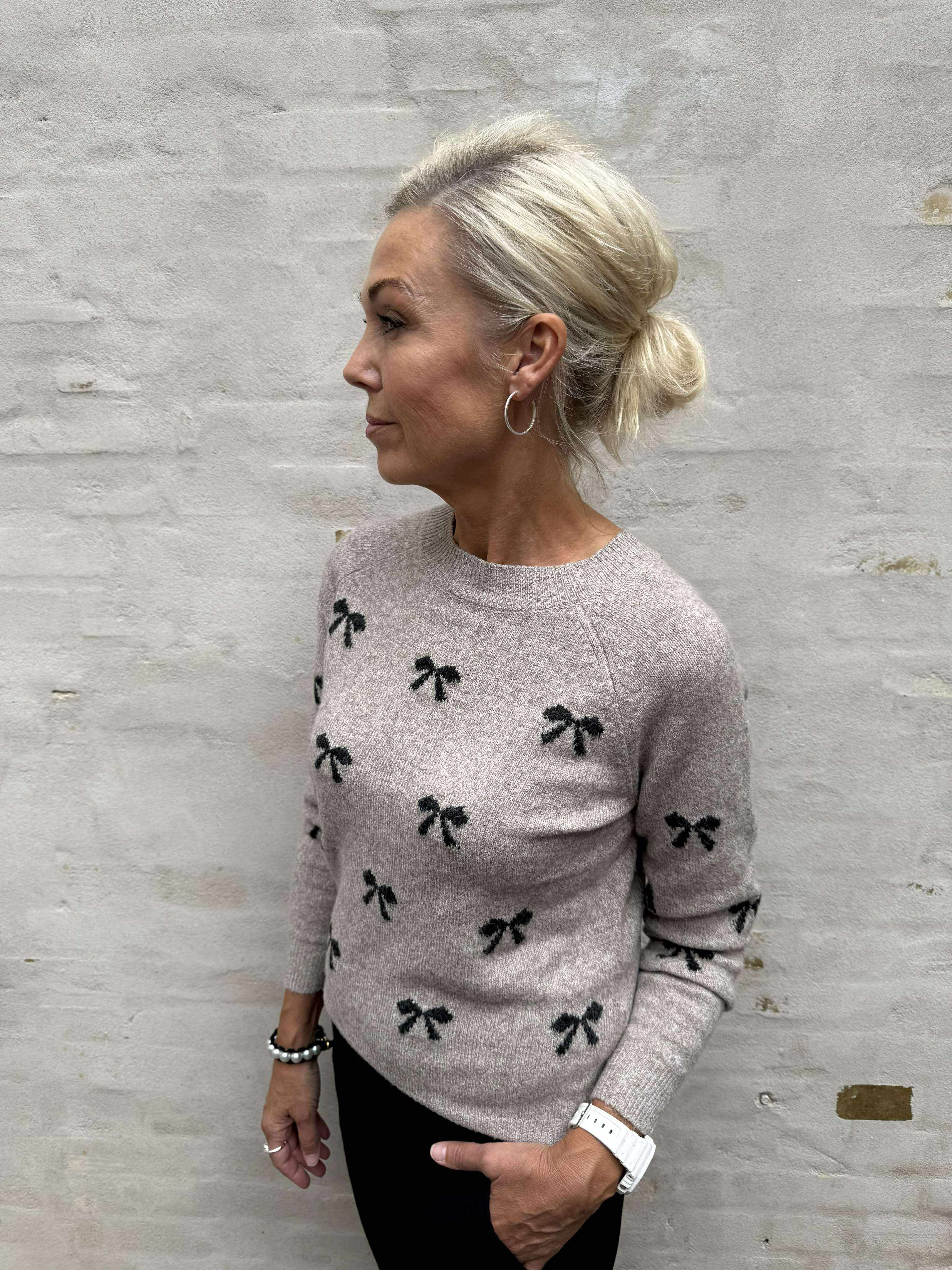DOFFY INTARSIA PULLOVER - Moon Rock W. BLACK BOWS