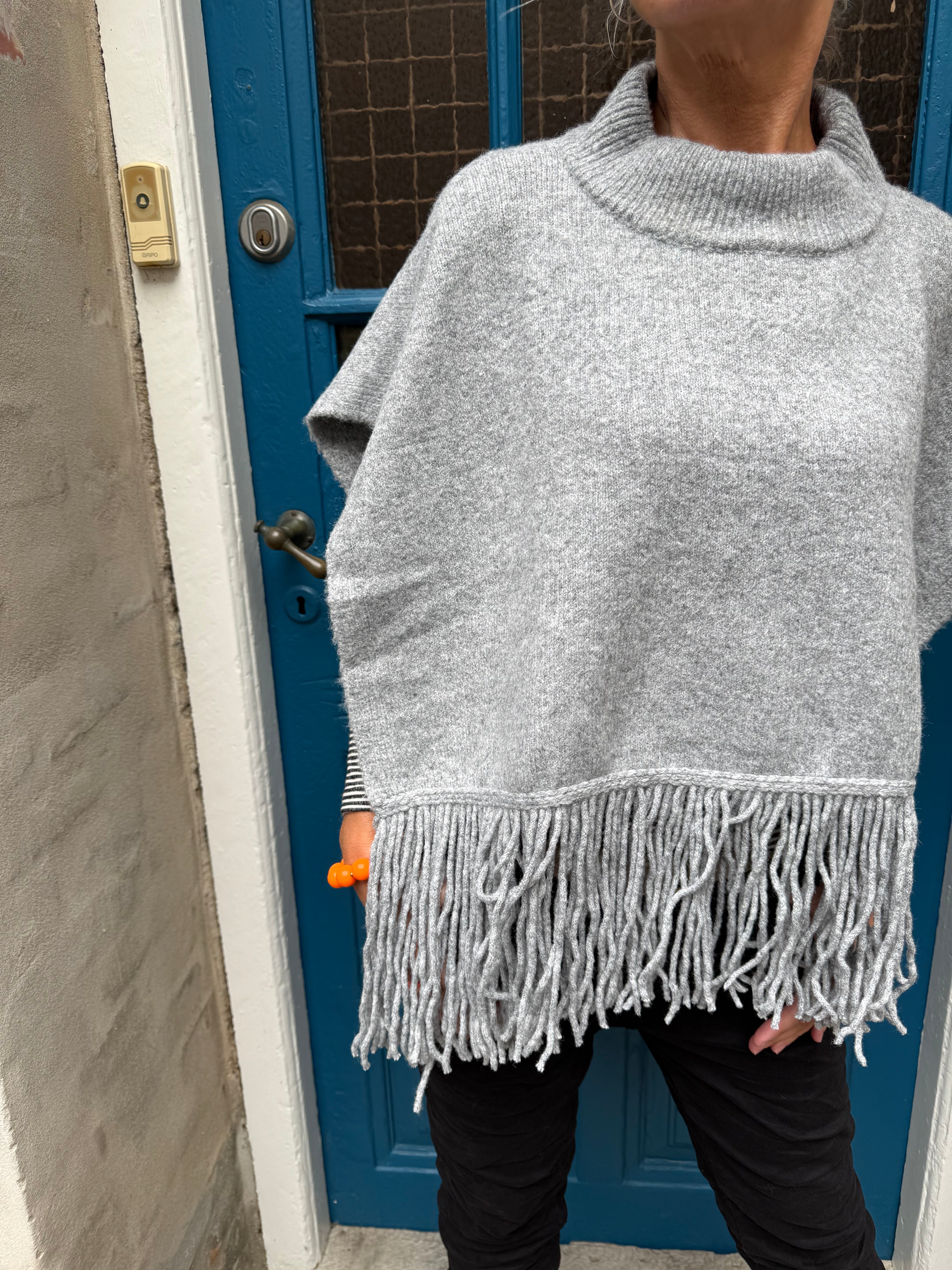 JULLE PONCHO - Light Grey Melange
