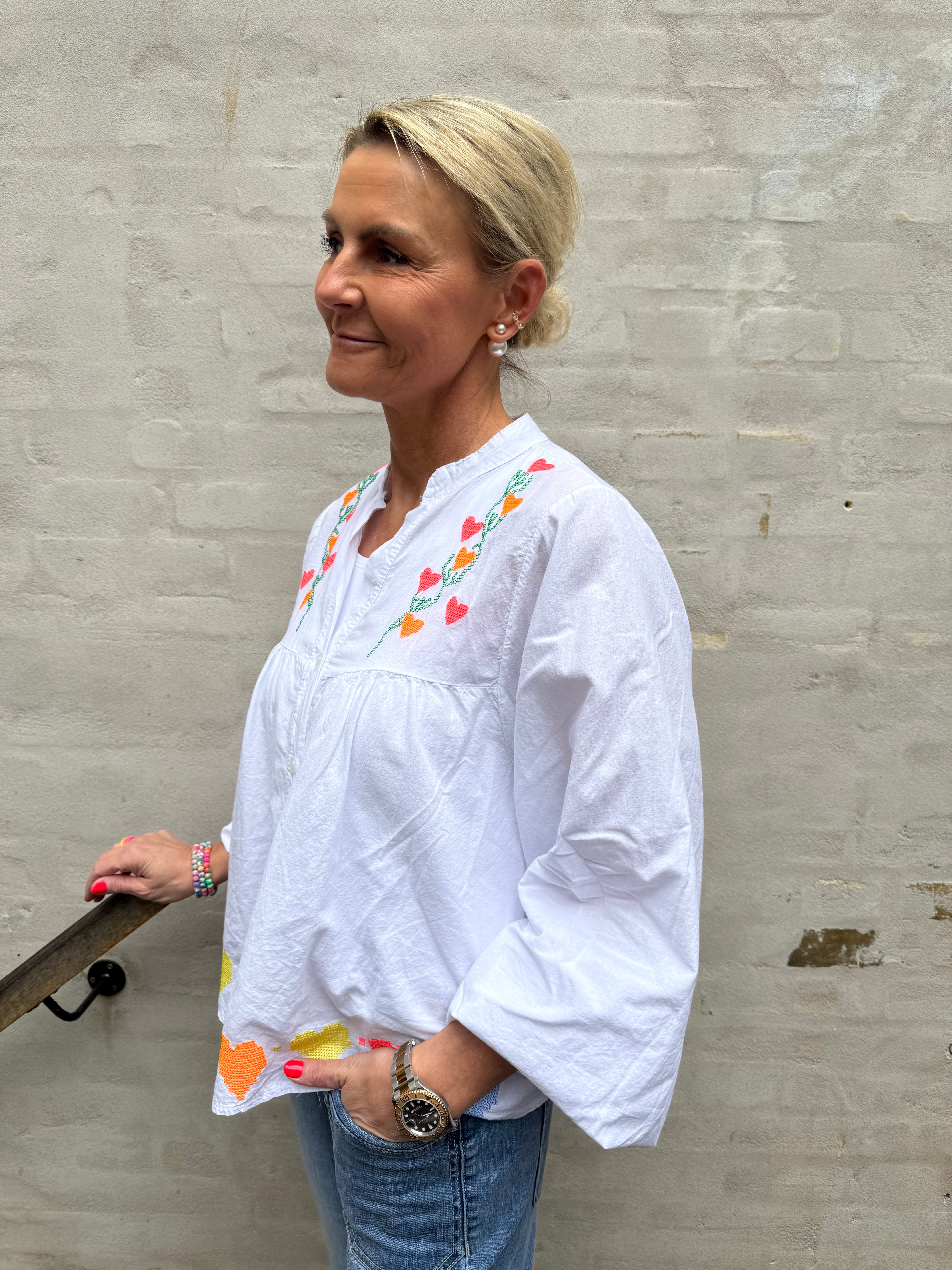 Lux Shirt w. Embrodery - White