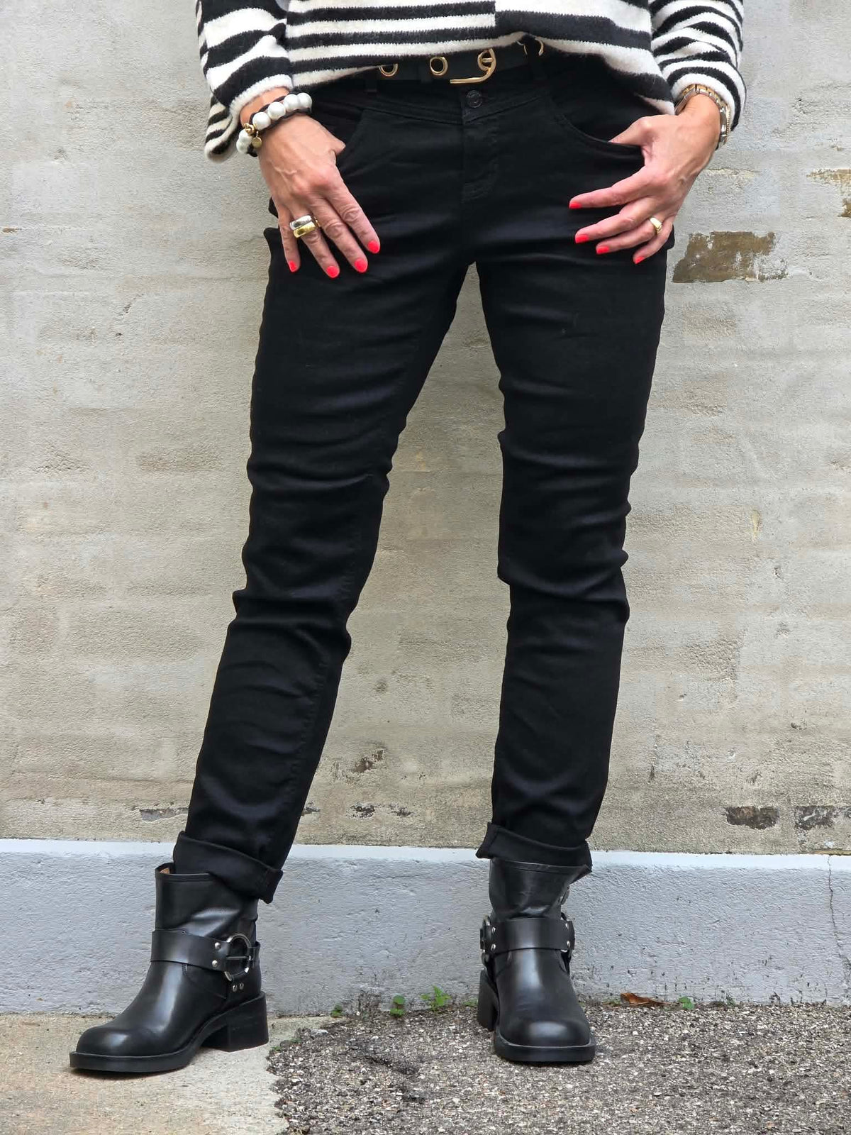 Jane Mid Waist Slim Jeans - Black